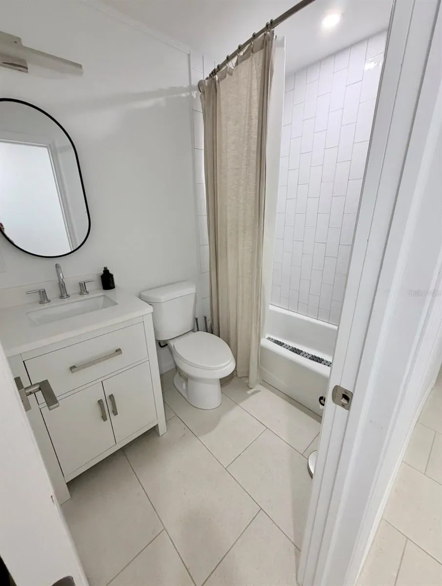3928 E EDEN ROC CIR