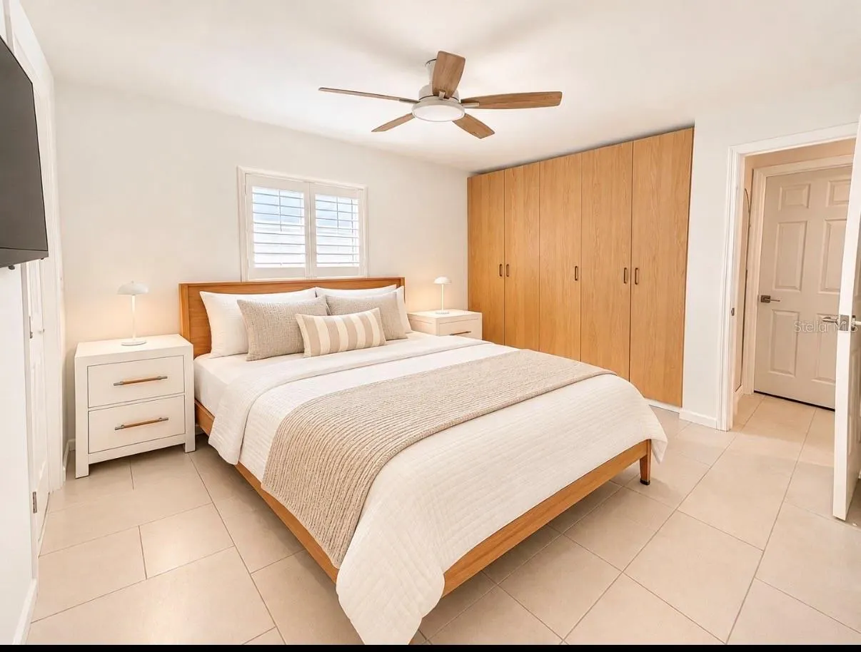 3928 E EDEN ROC CIR