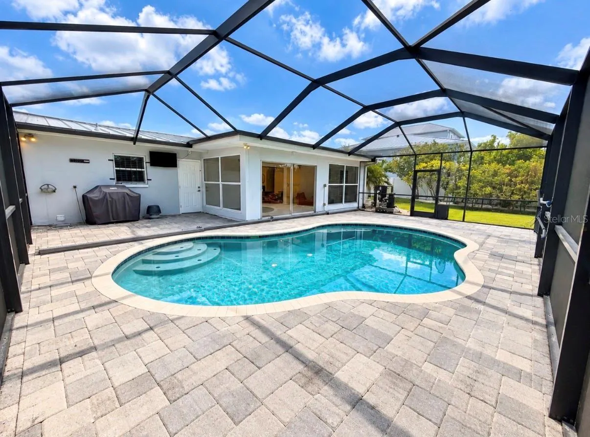 3928 E EDEN ROC CIR