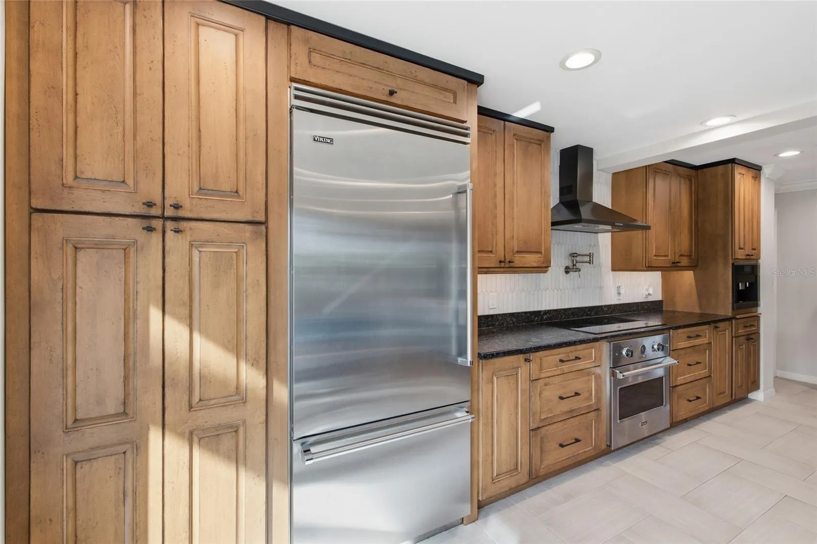 725 DEL ORO DR