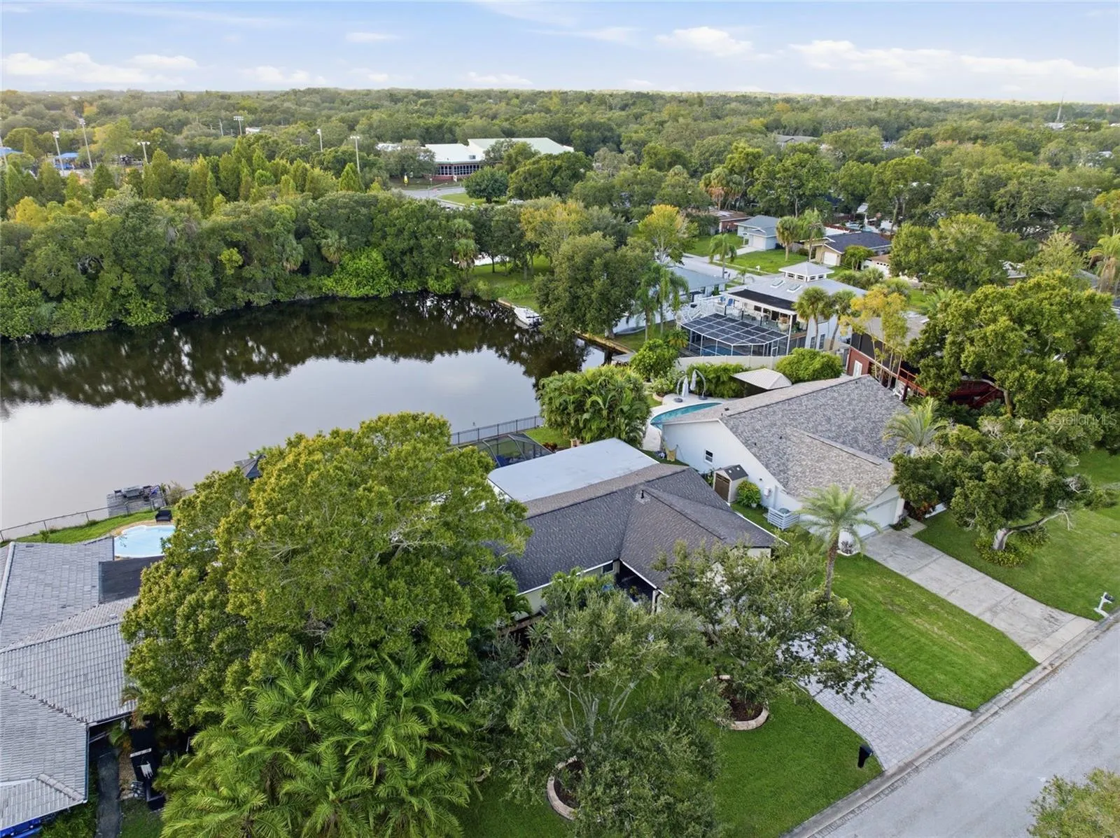 725 DEL ORO DR