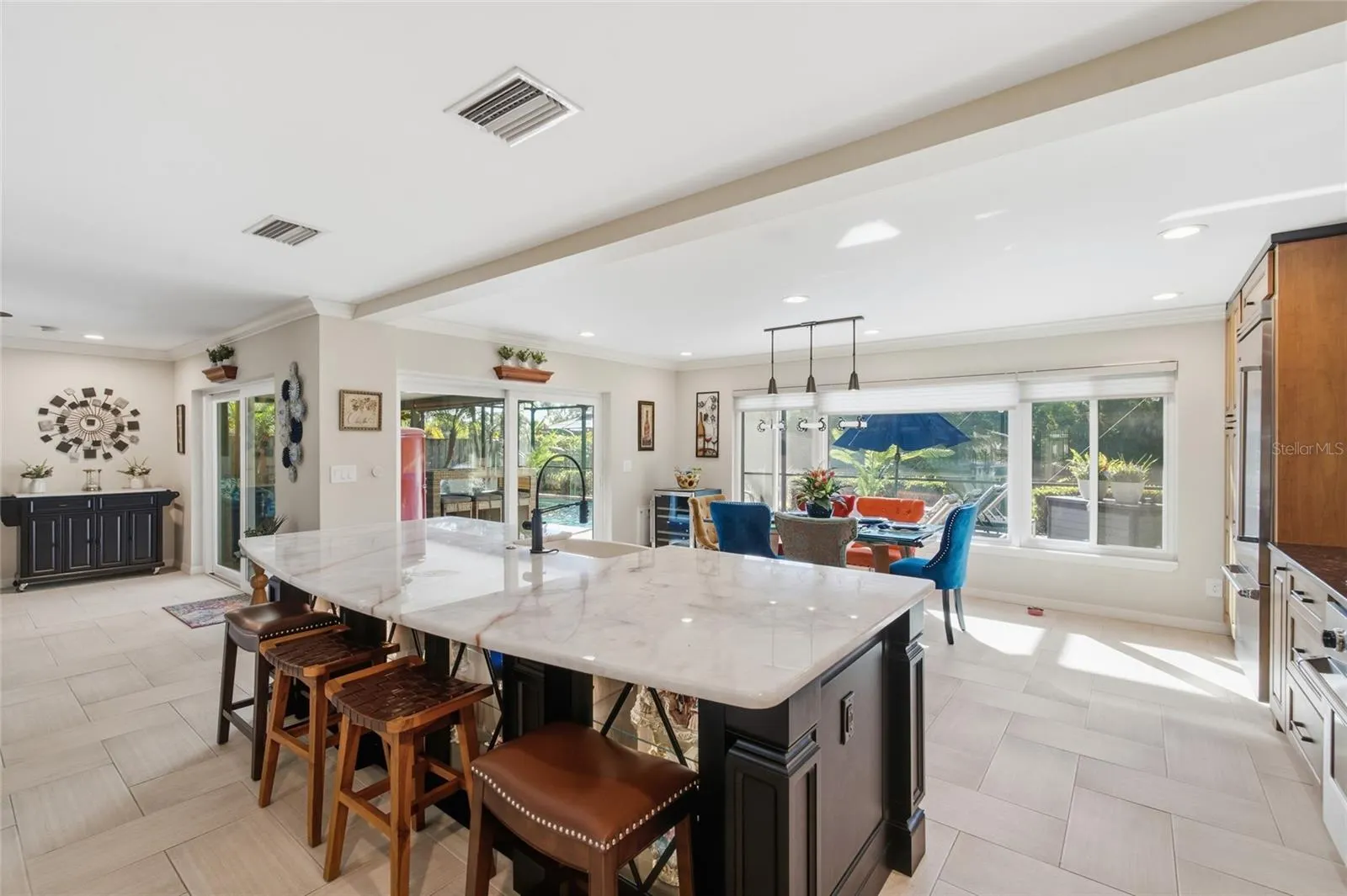 725 DEL ORO DR