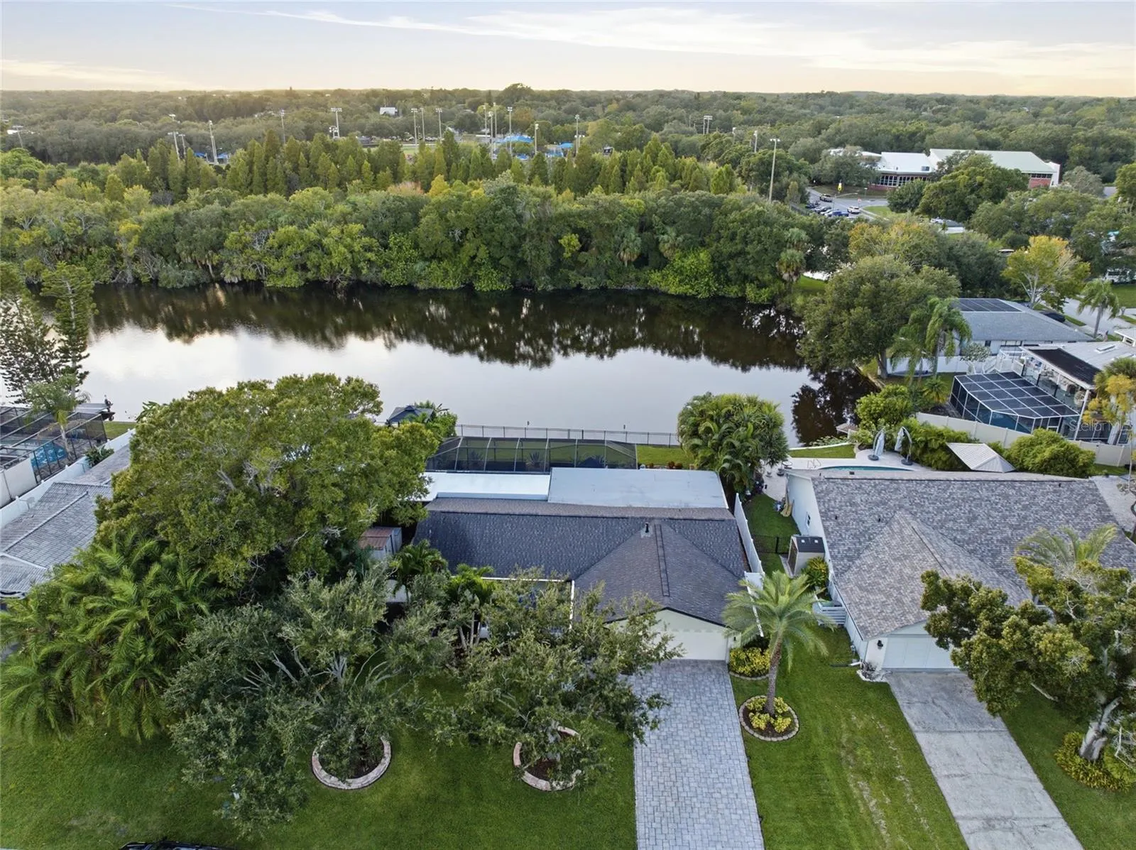 725 DEL ORO DR