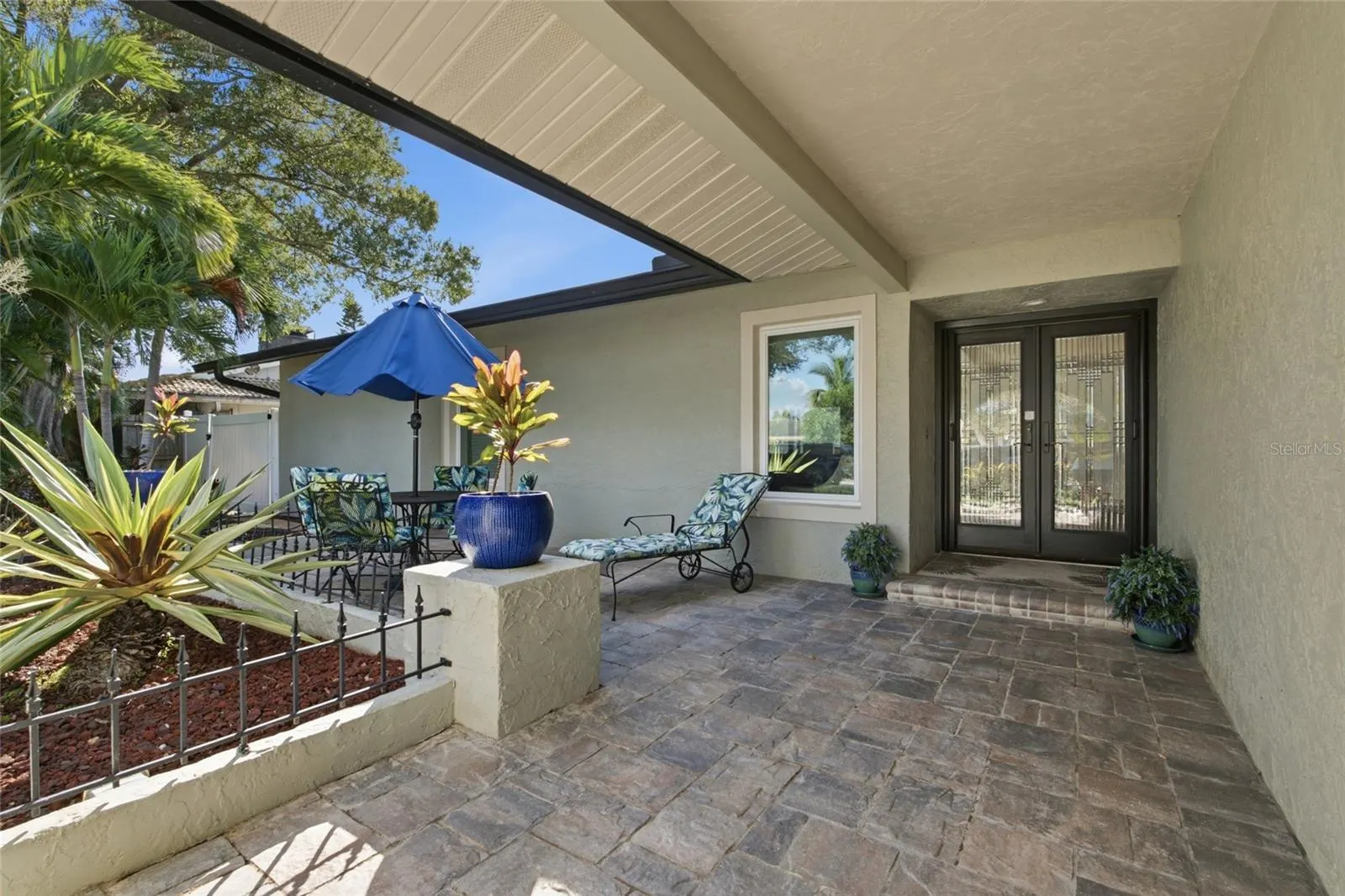 725 DEL ORO DR