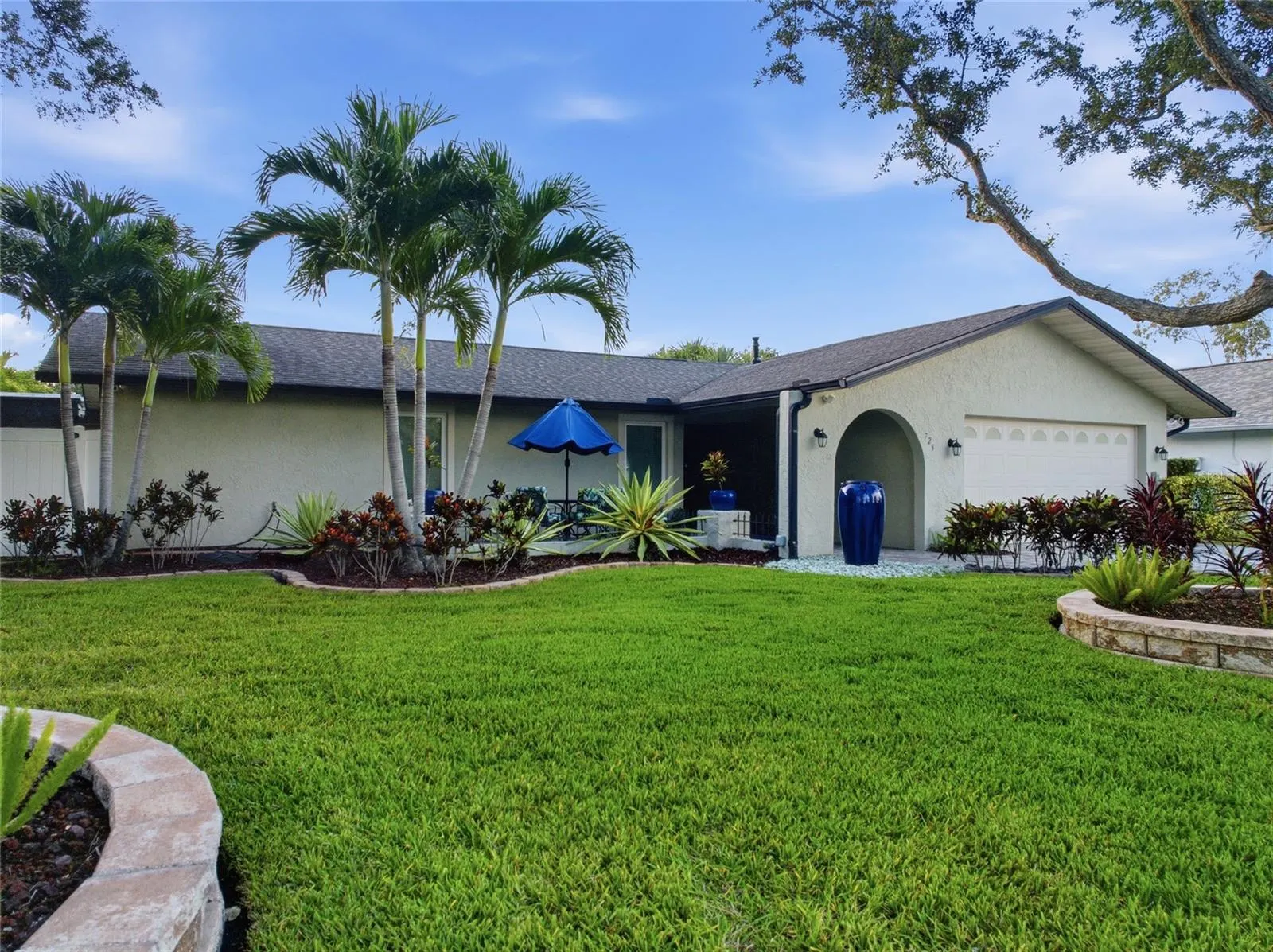 725 DEL ORO DR
