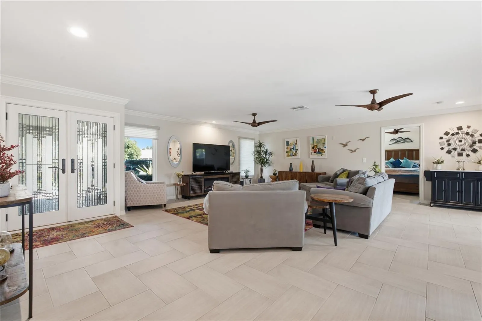 725 DEL ORO DR