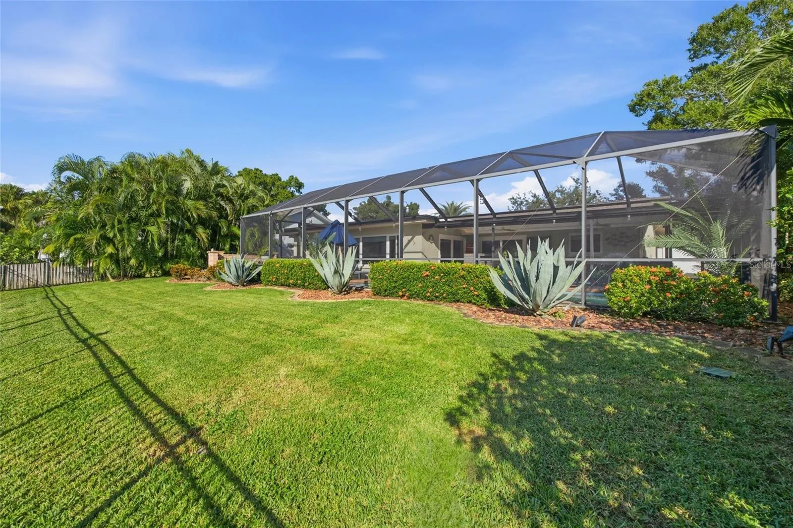 725 DEL ORO DR