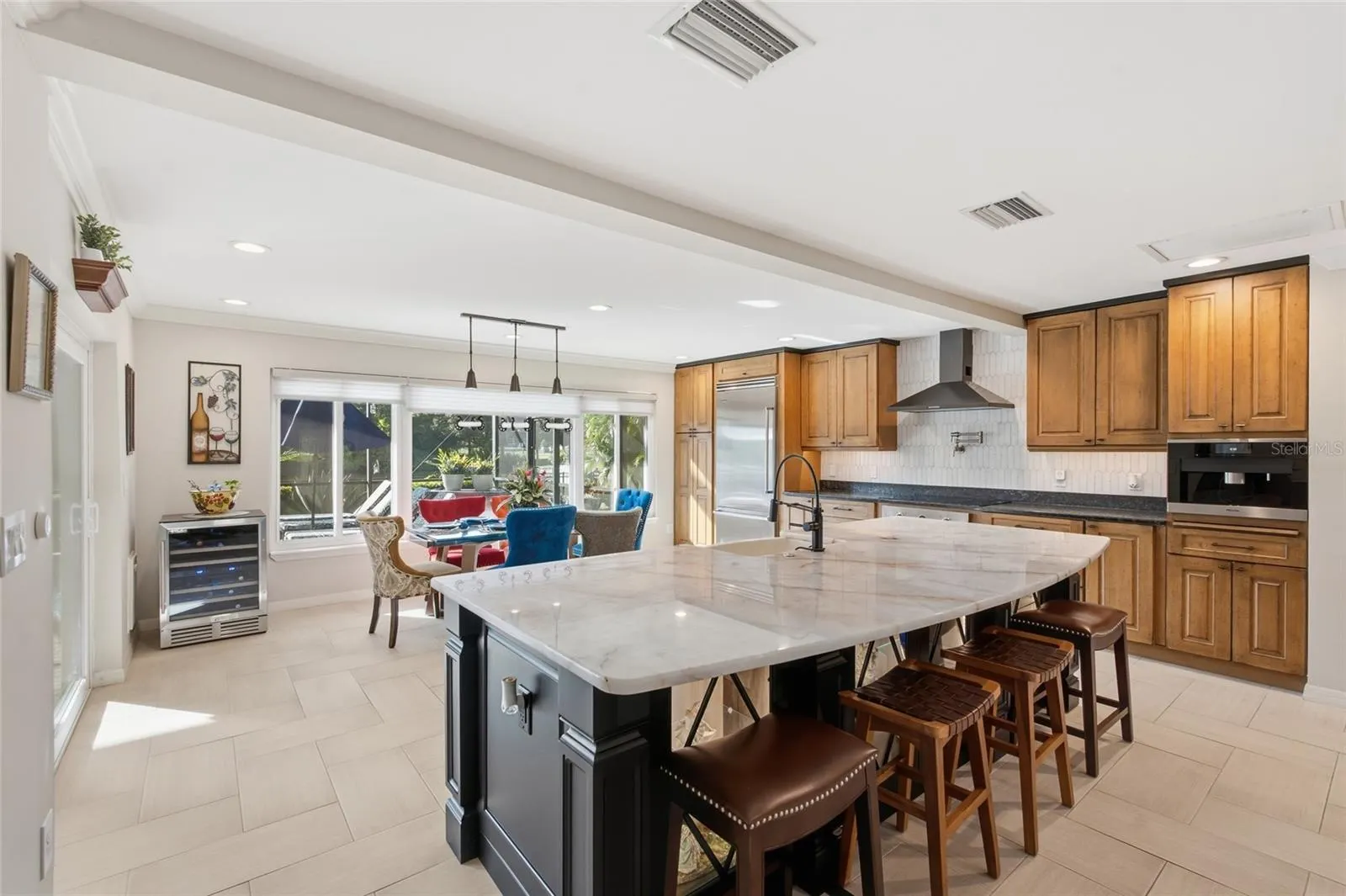 725 DEL ORO DR