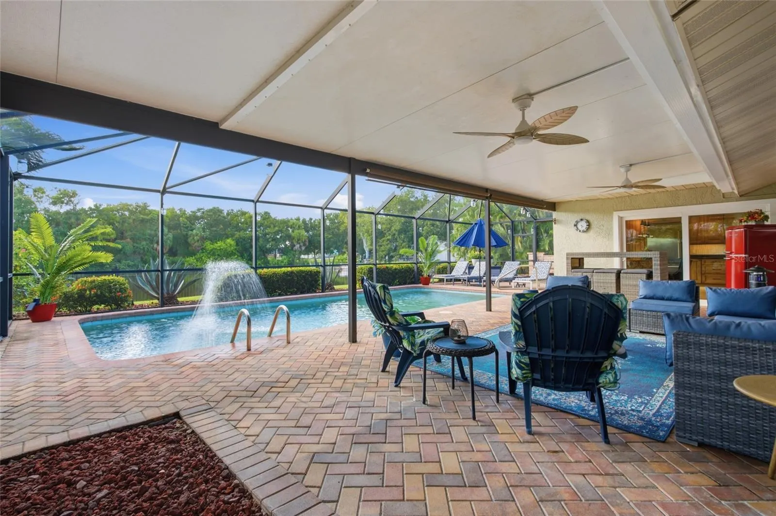 725 DEL ORO DR