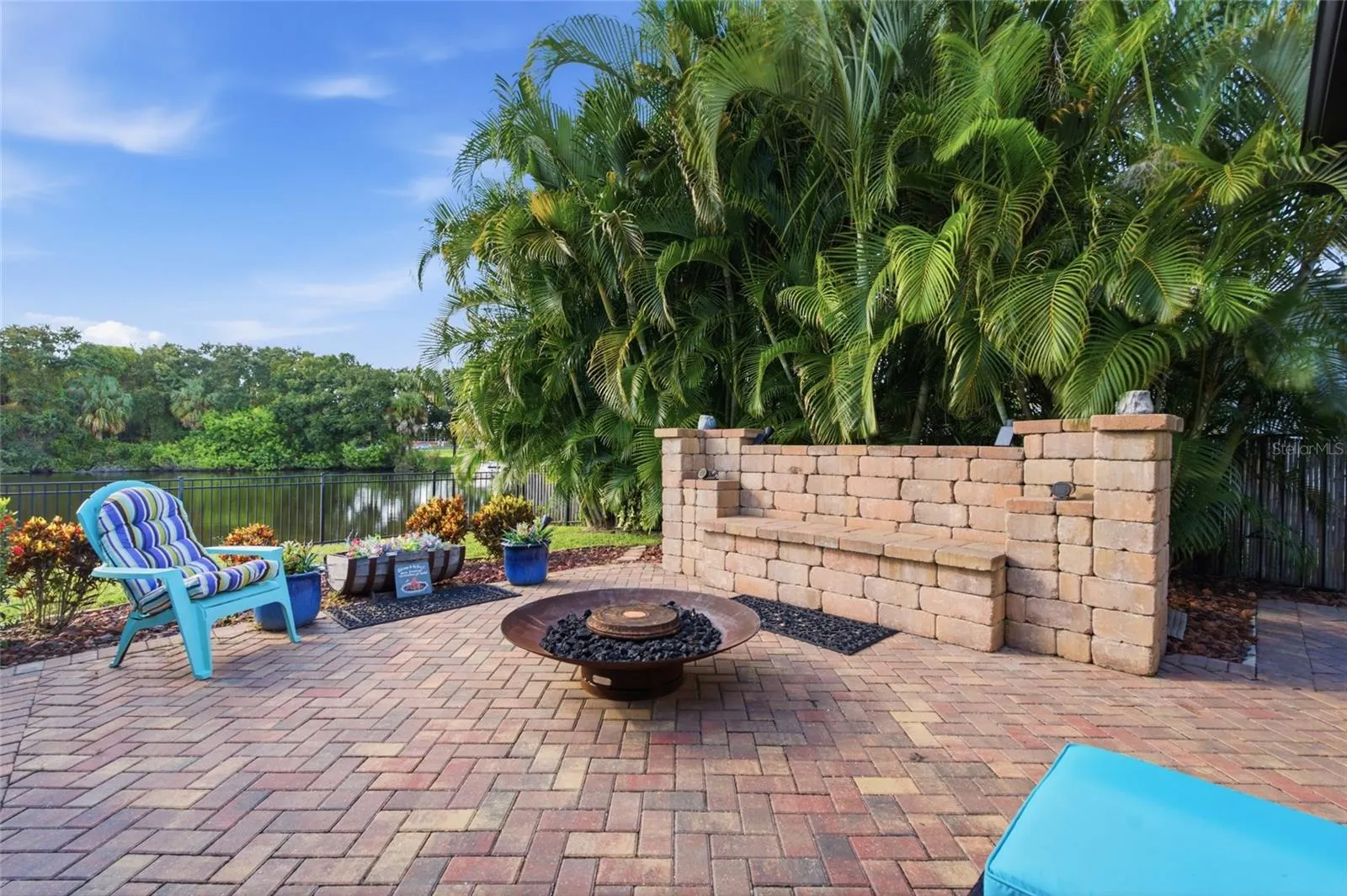725 DEL ORO DR