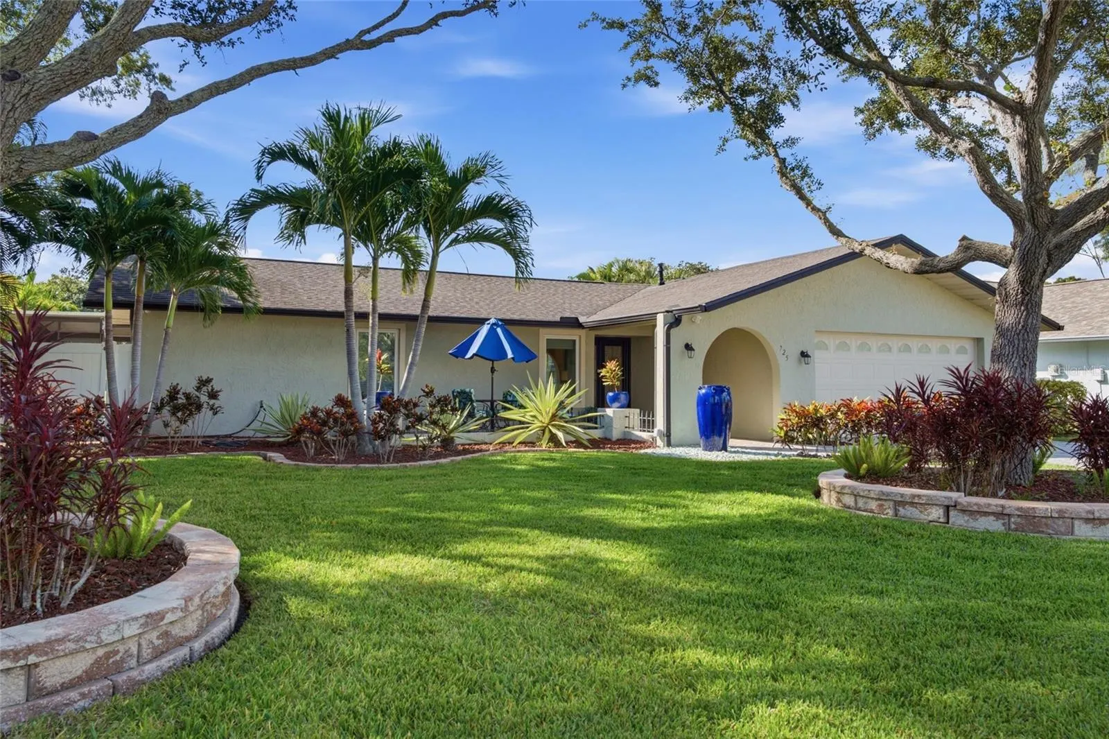 725 DEL ORO DR