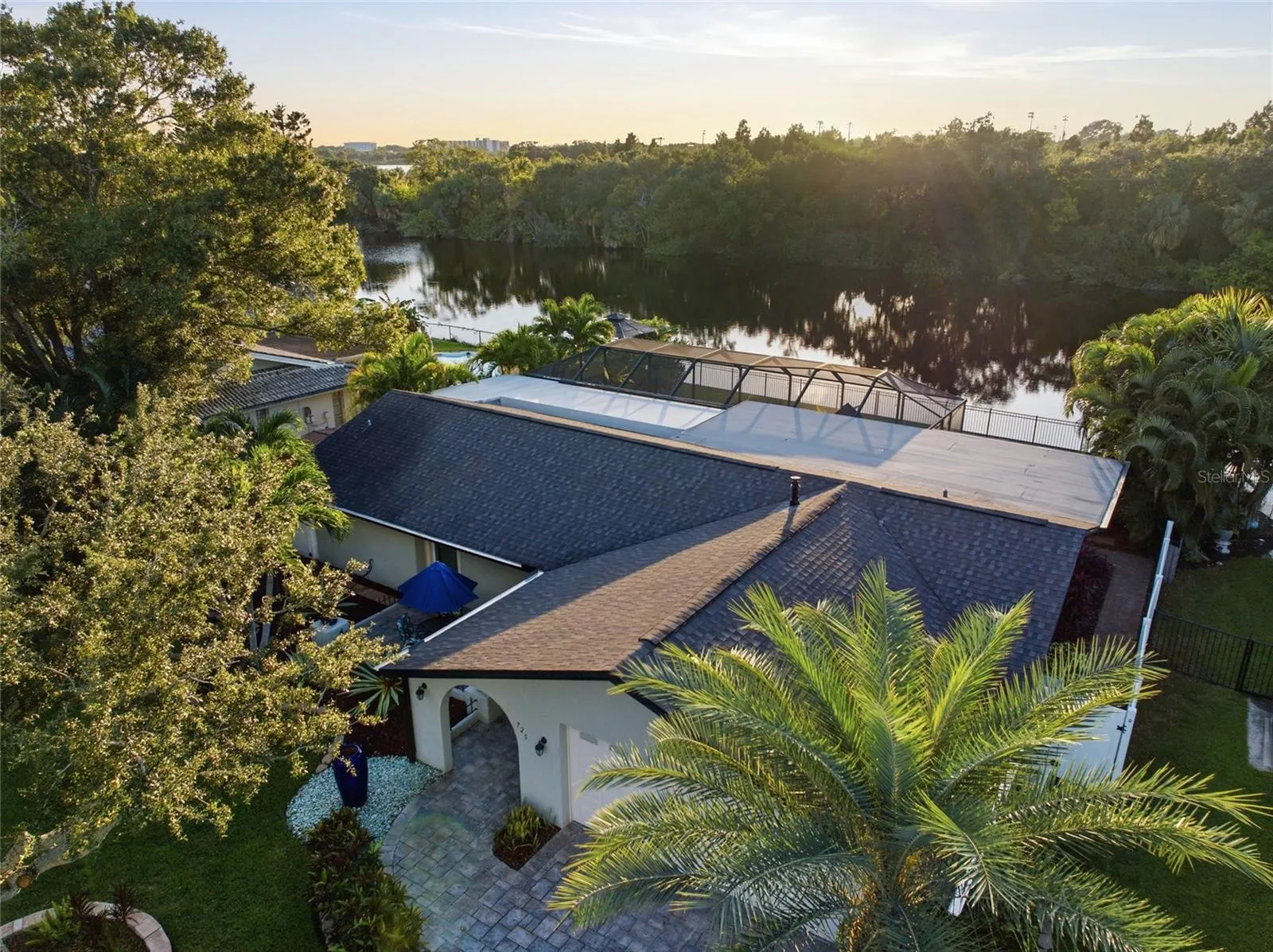 725 DEL ORO DR
