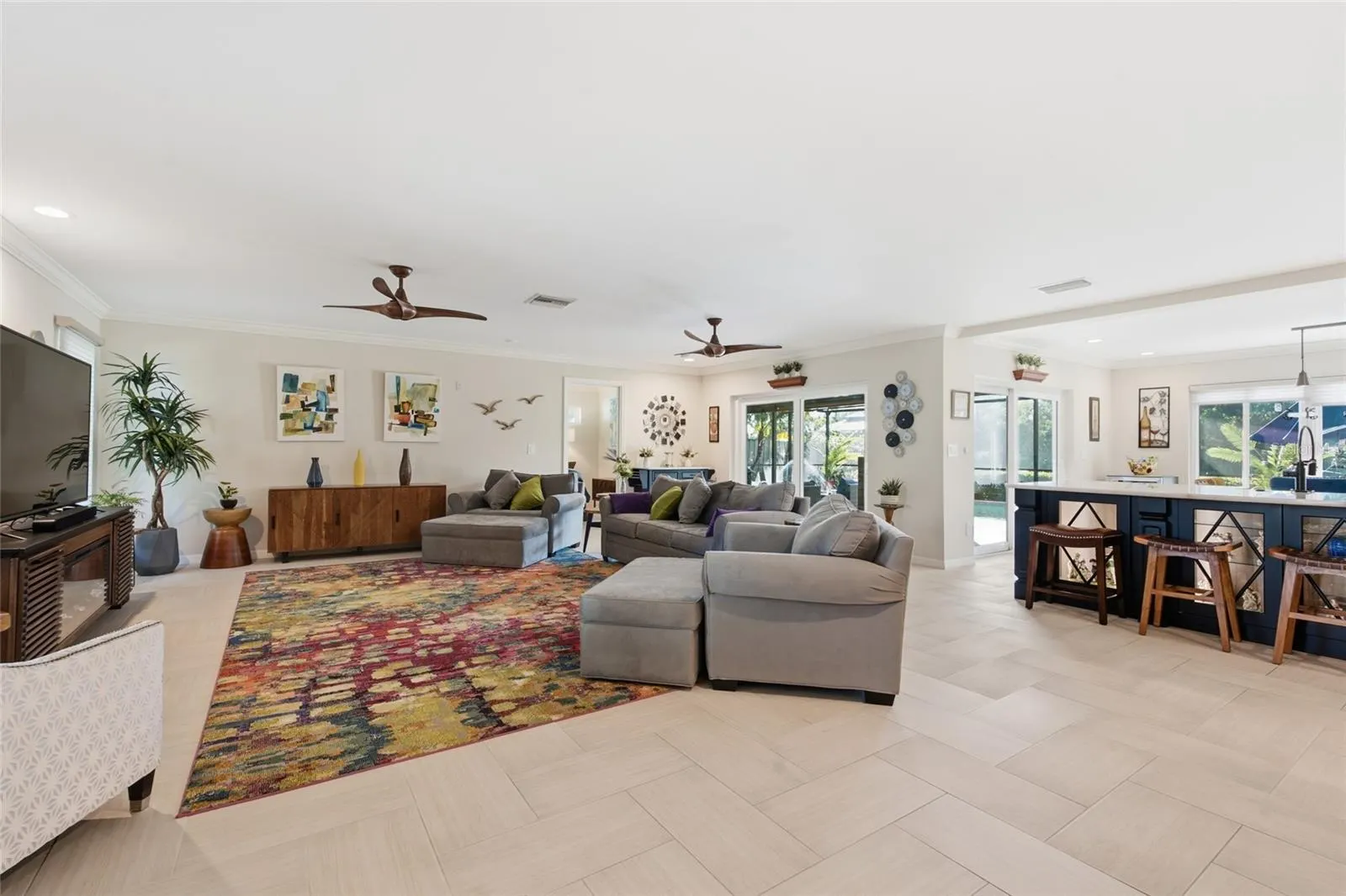 725 DEL ORO DR