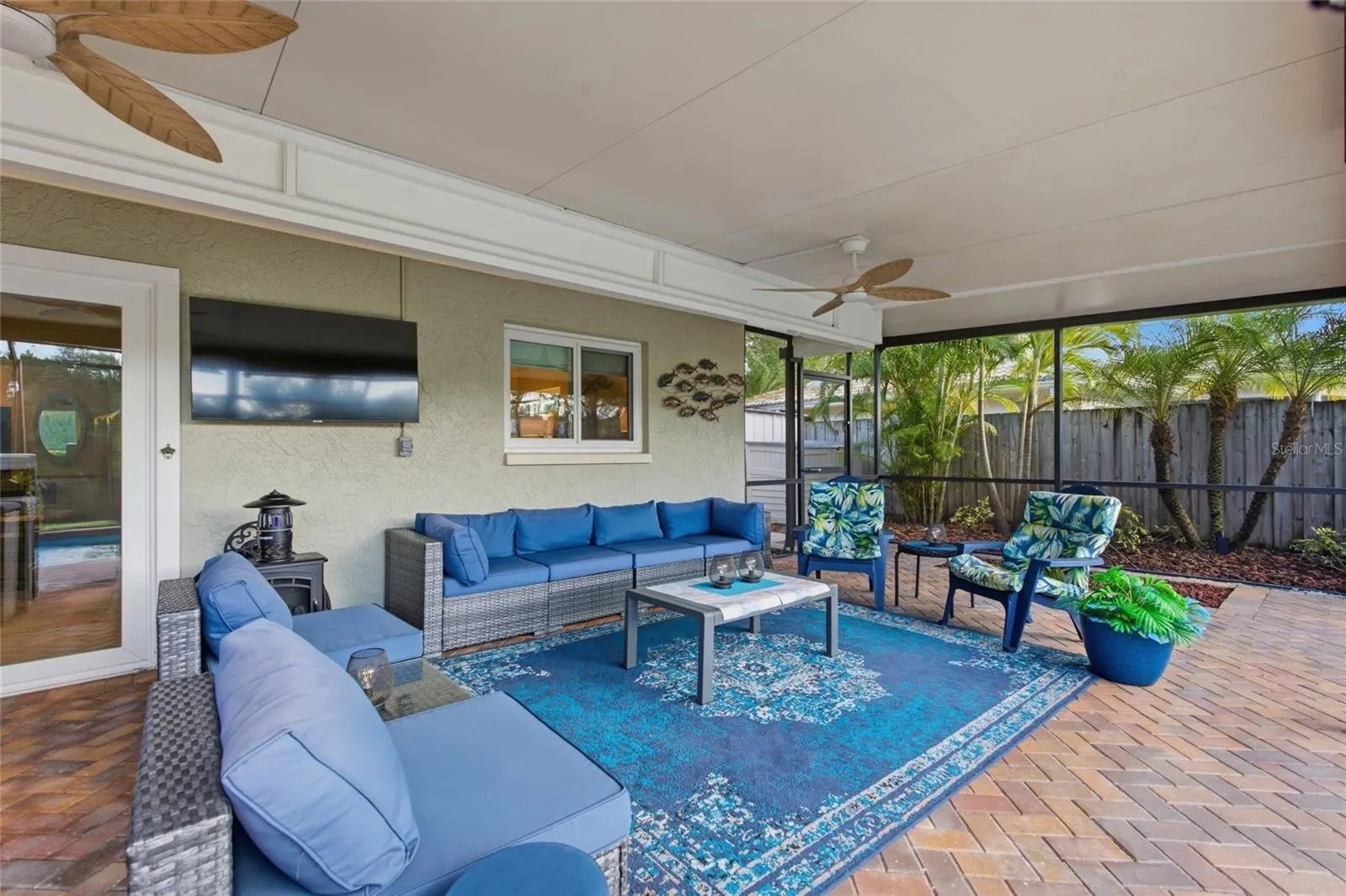 725 DEL ORO DR