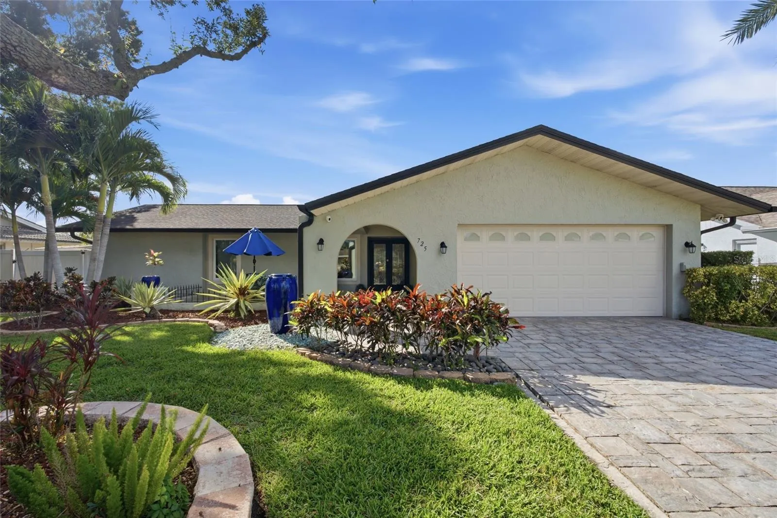 725 DEL ORO DR