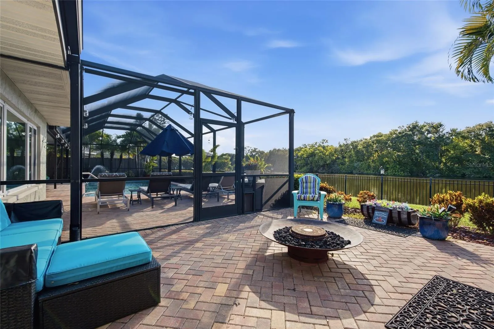 725 DEL ORO DR