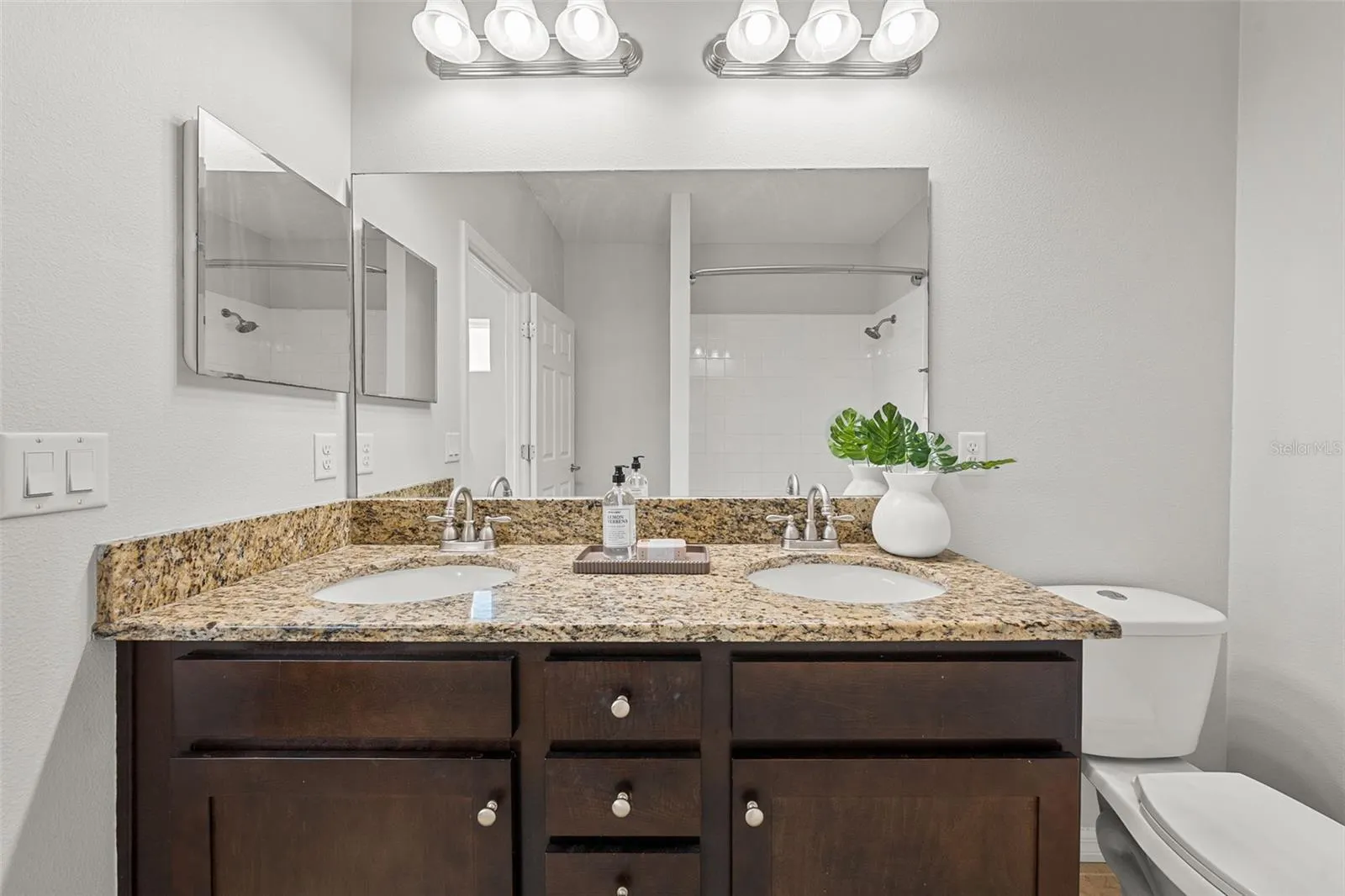 1282 CALUSA CIR