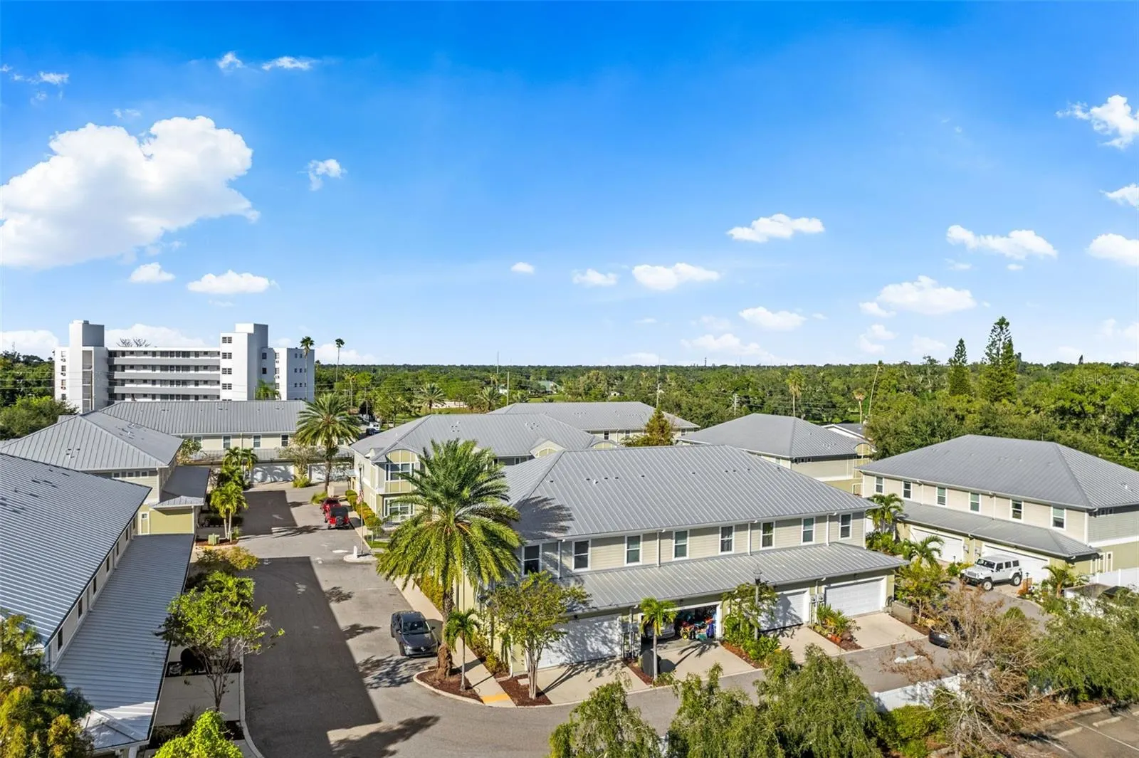 1282 CALUSA CIR