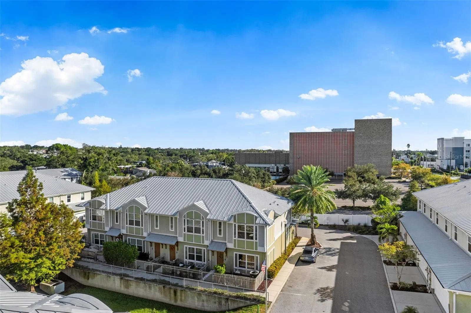 1282 CALUSA CIR