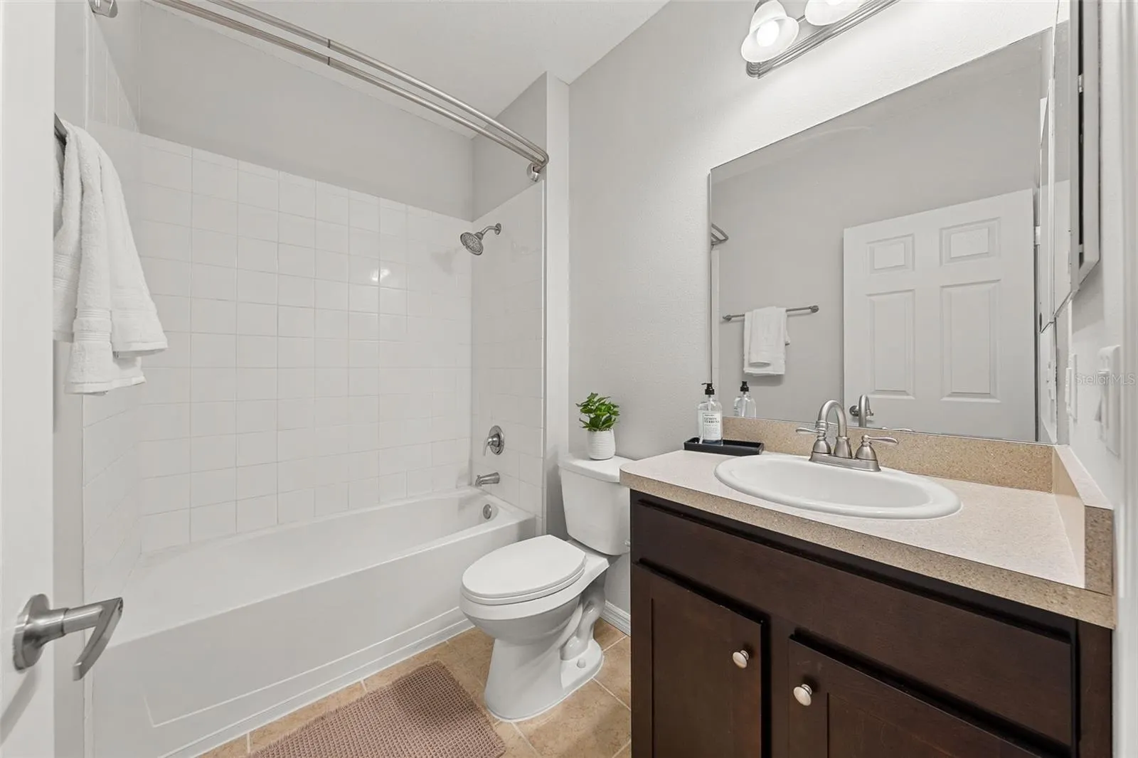 1282 CALUSA CIR