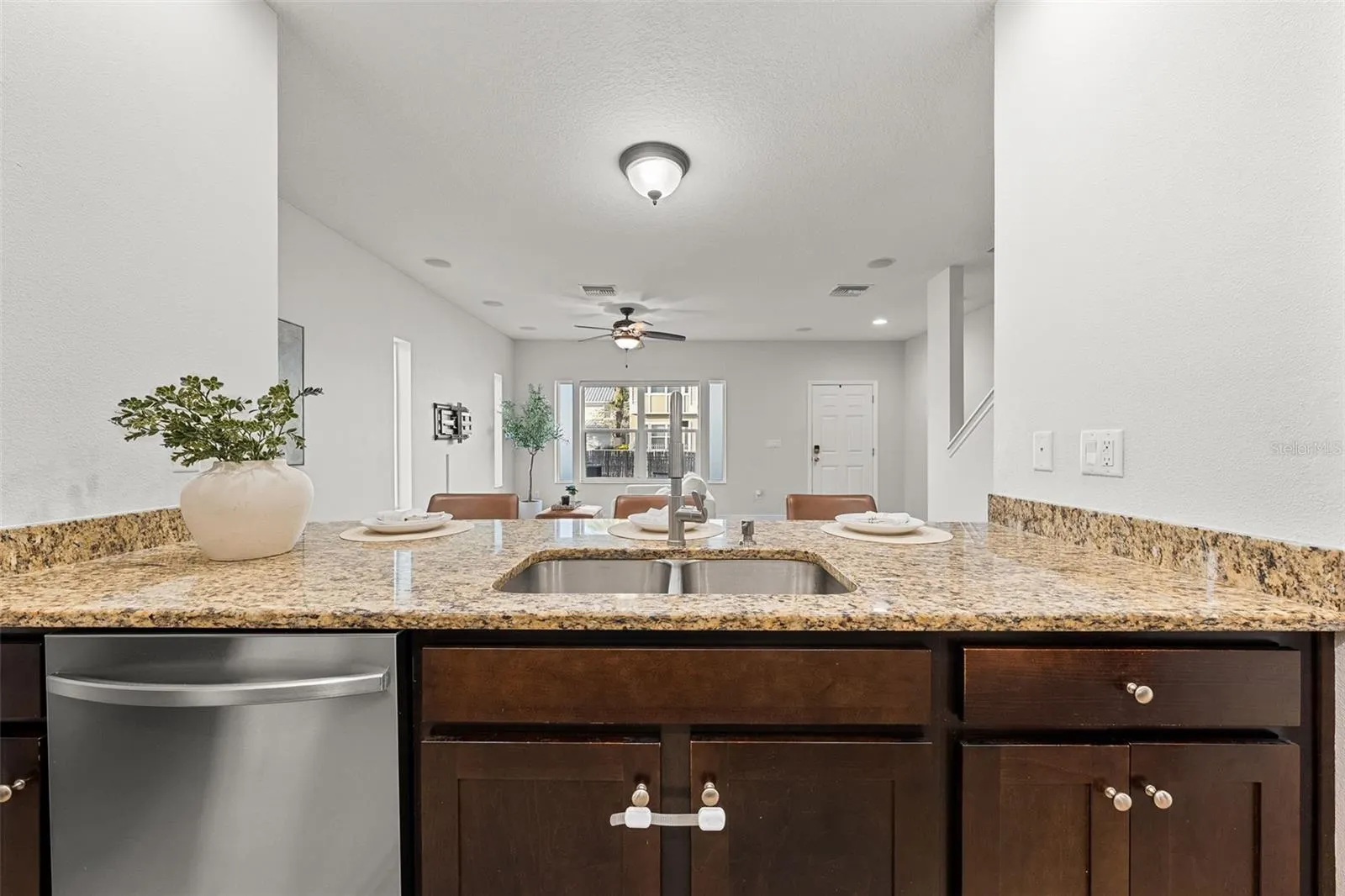 1282 CALUSA CIR