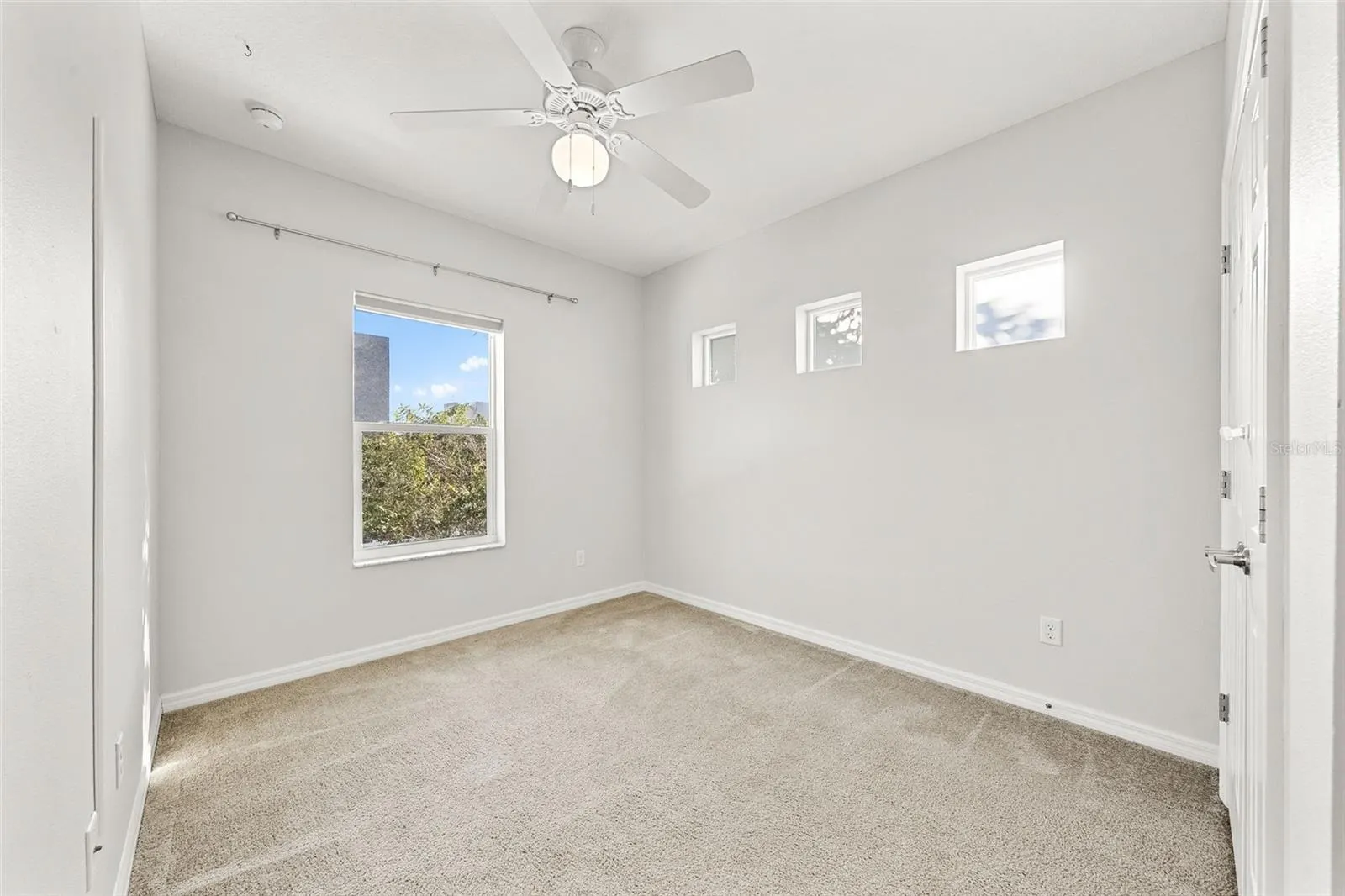 1282 CALUSA CIR