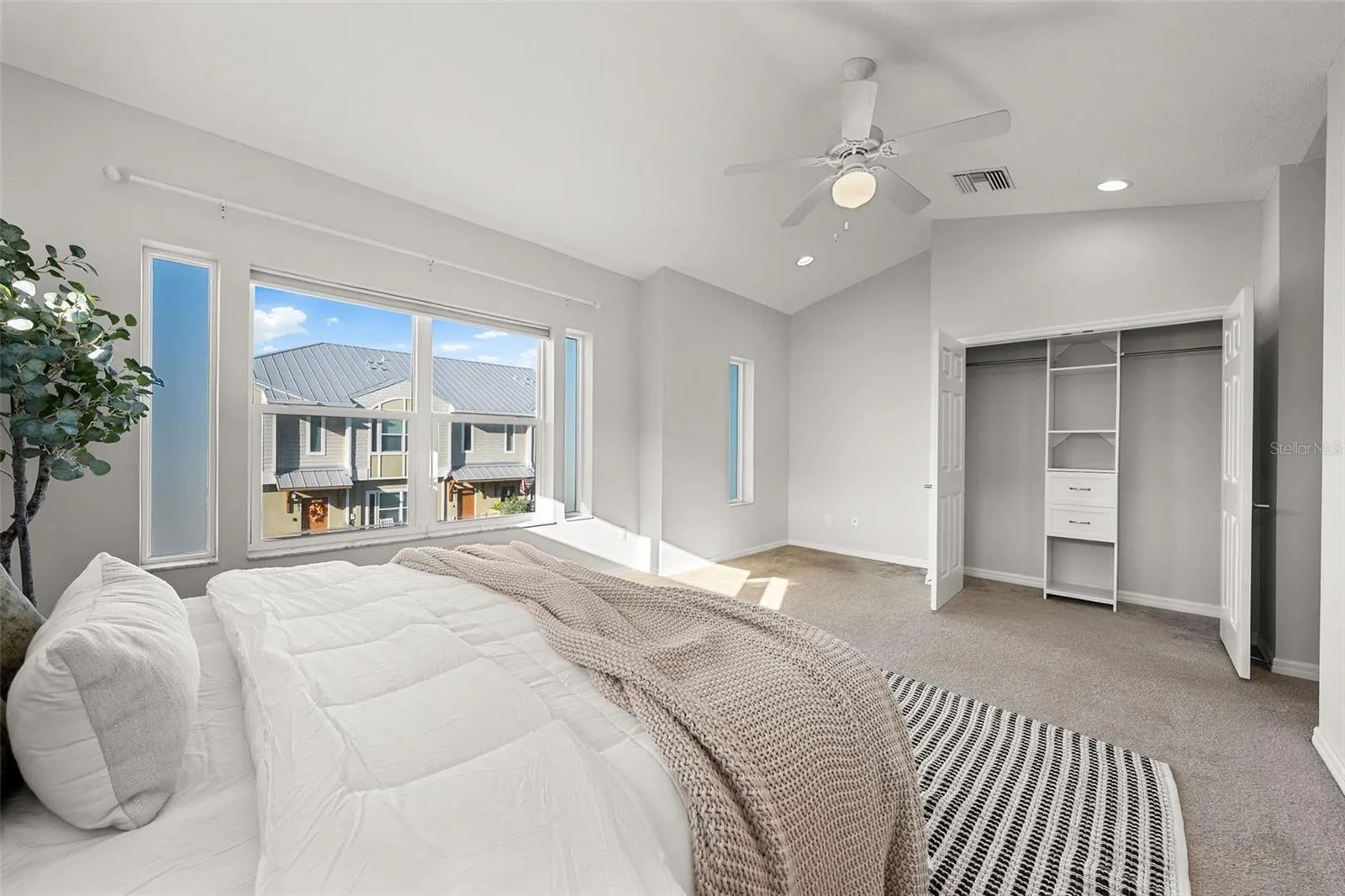 1282 CALUSA CIR