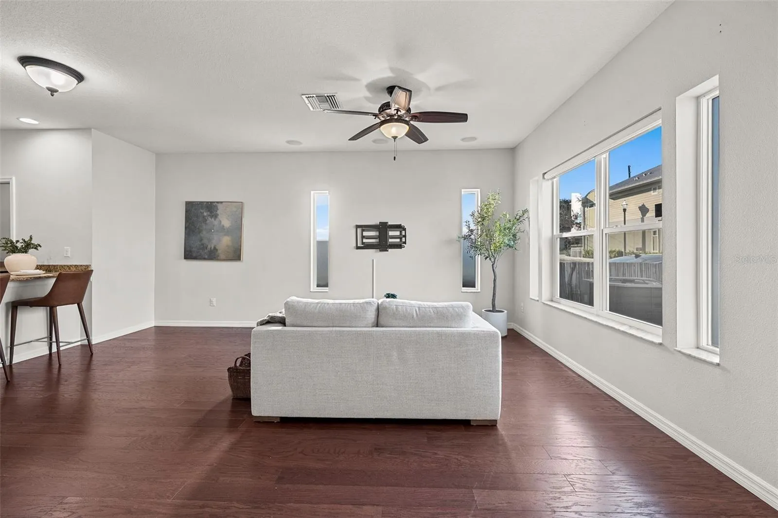 1282 CALUSA CIR