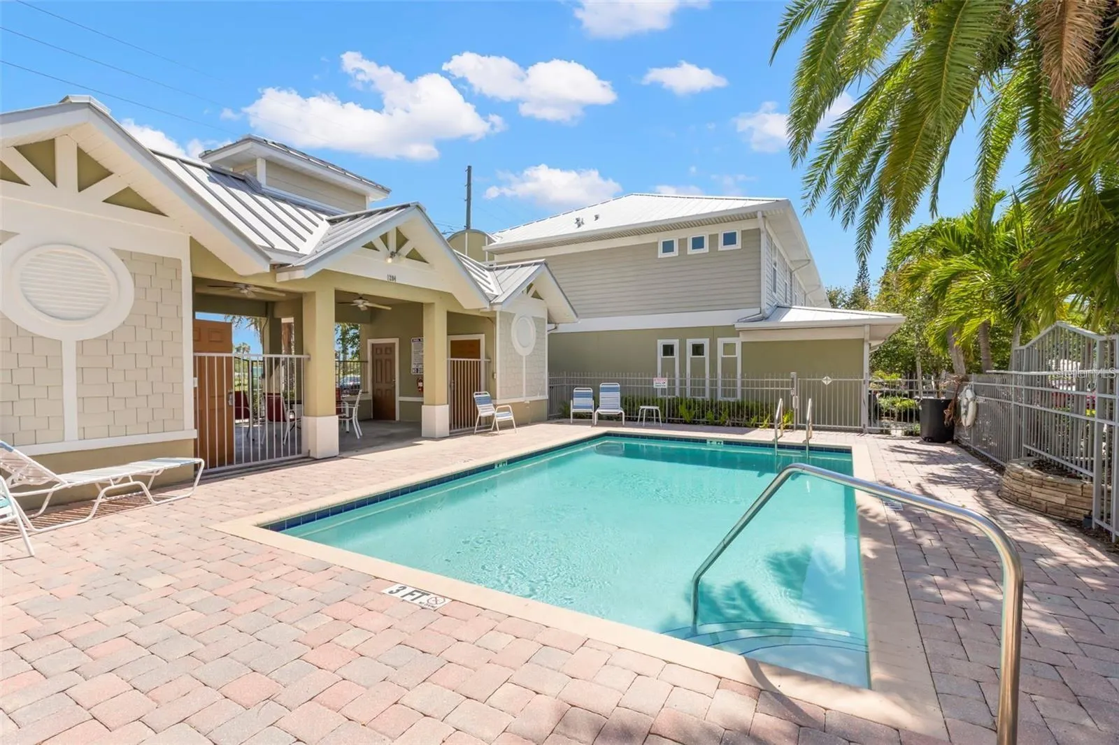 1282 CALUSA CIR