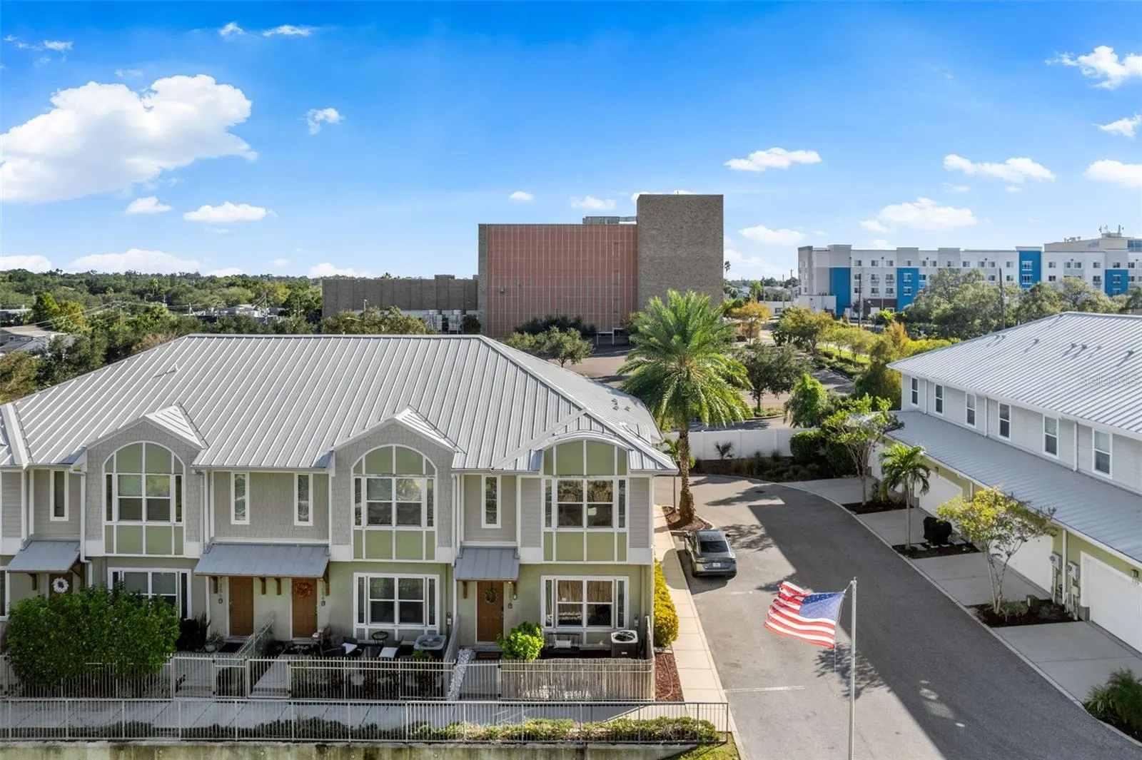 1282 CALUSA CIR