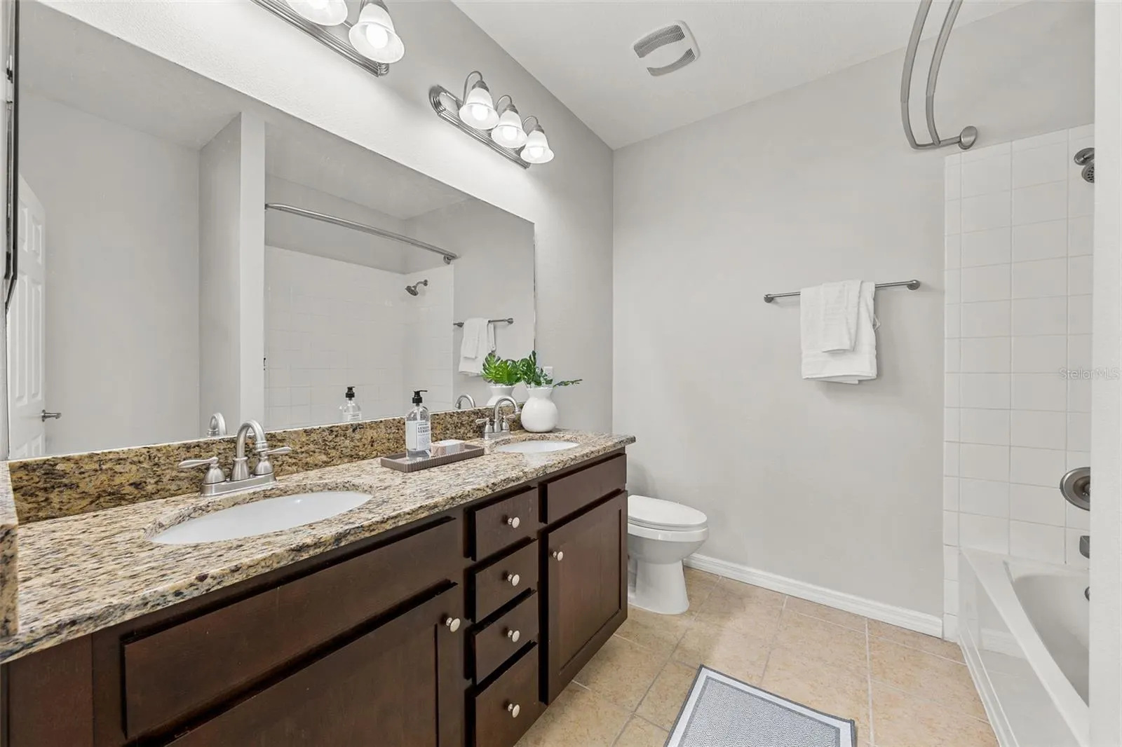 1282 CALUSA CIR