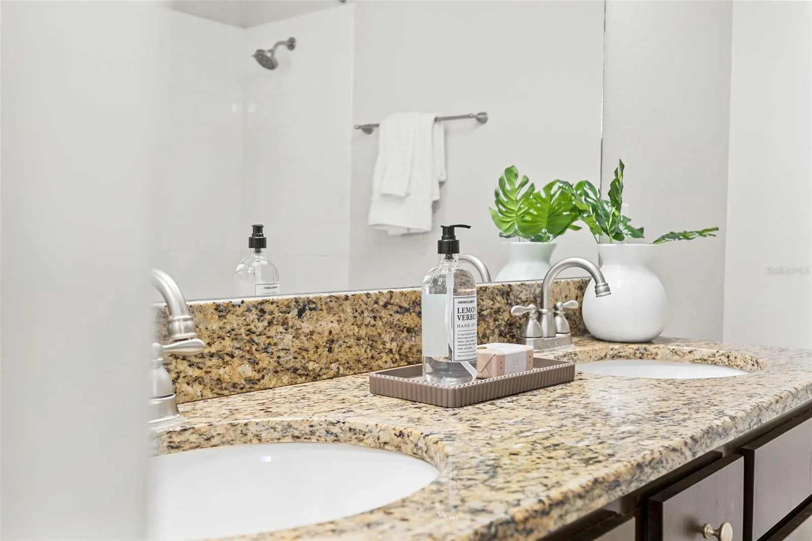 1282 CALUSA CIR