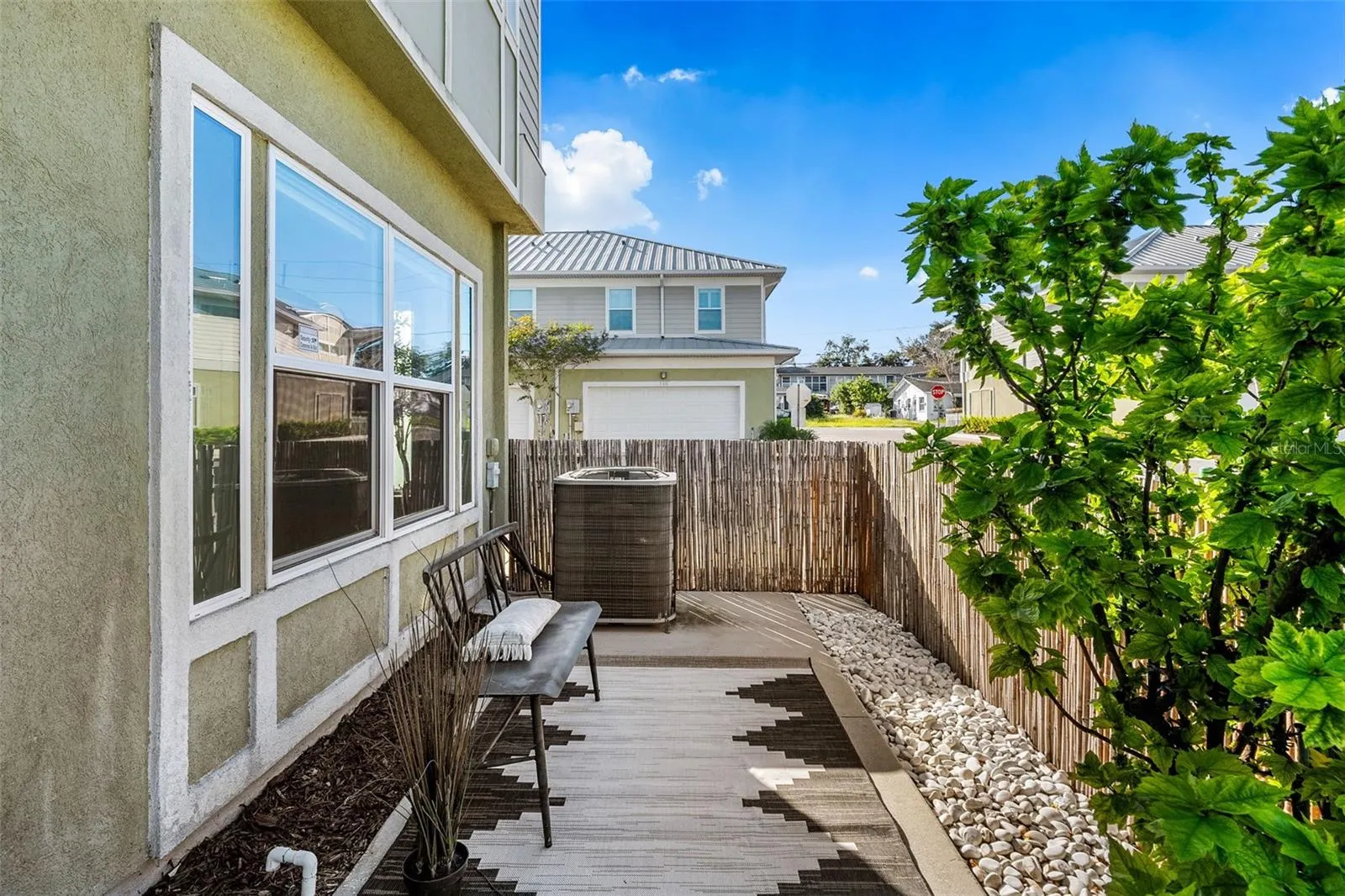 1282 CALUSA CIR