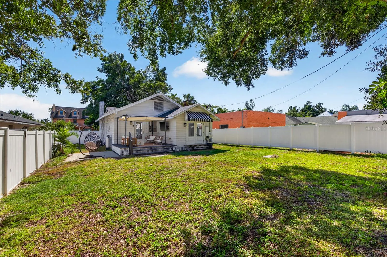 2106 8TH AVE W