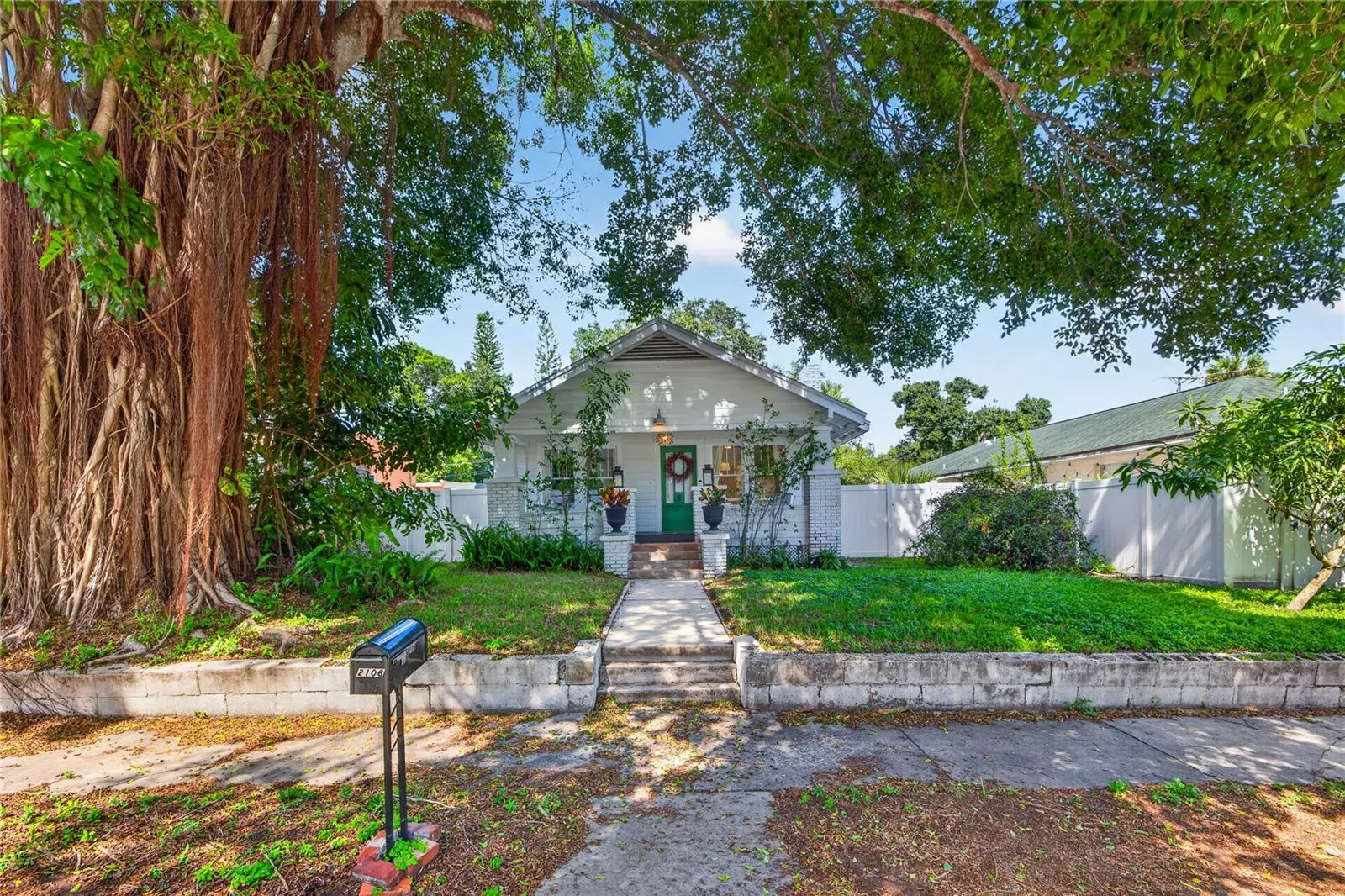 2106 8TH AVE W