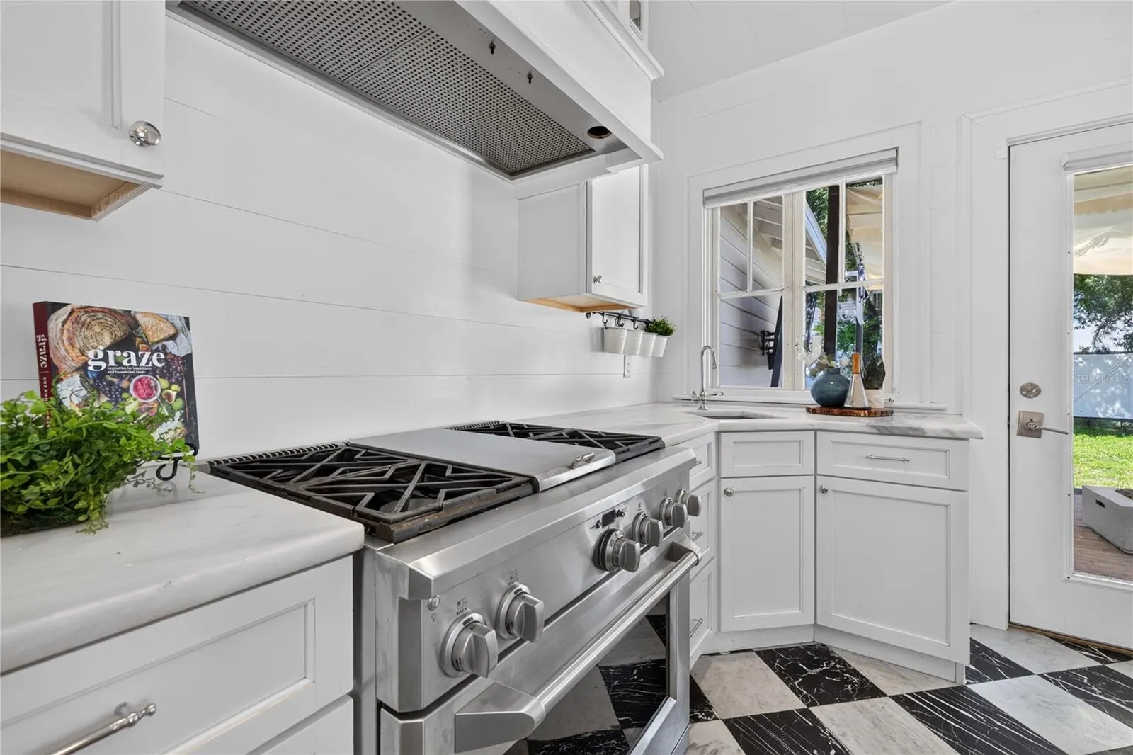 2106 8TH AVE W