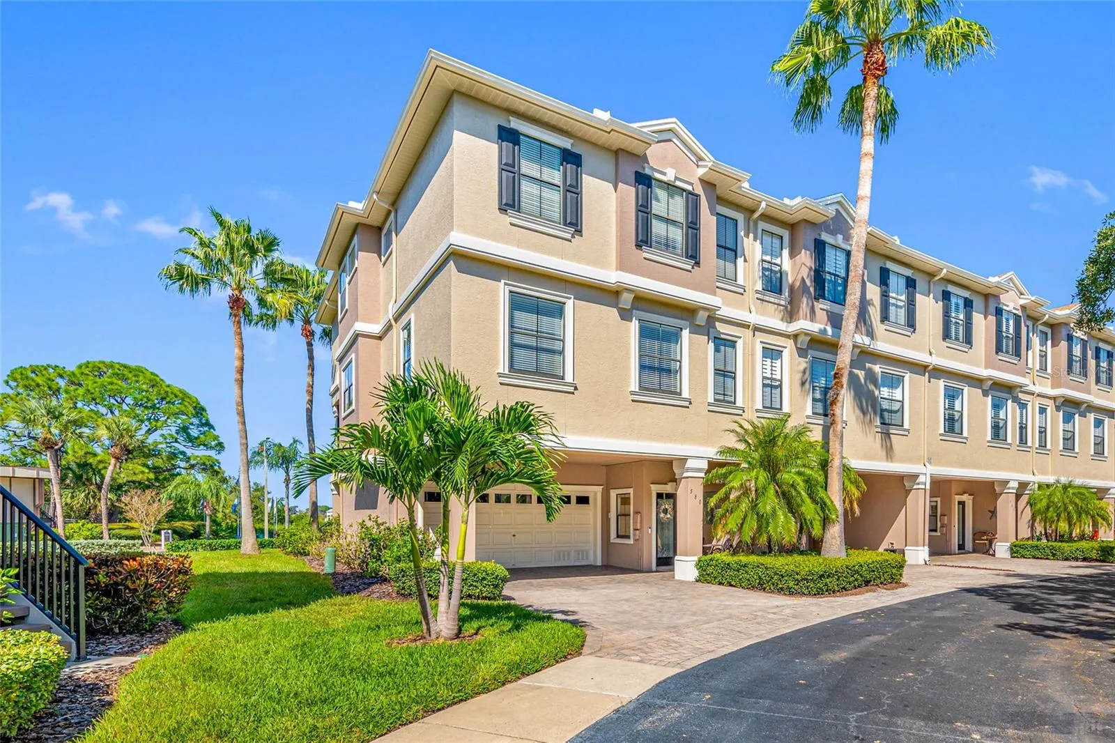 580 BELLA LOOP