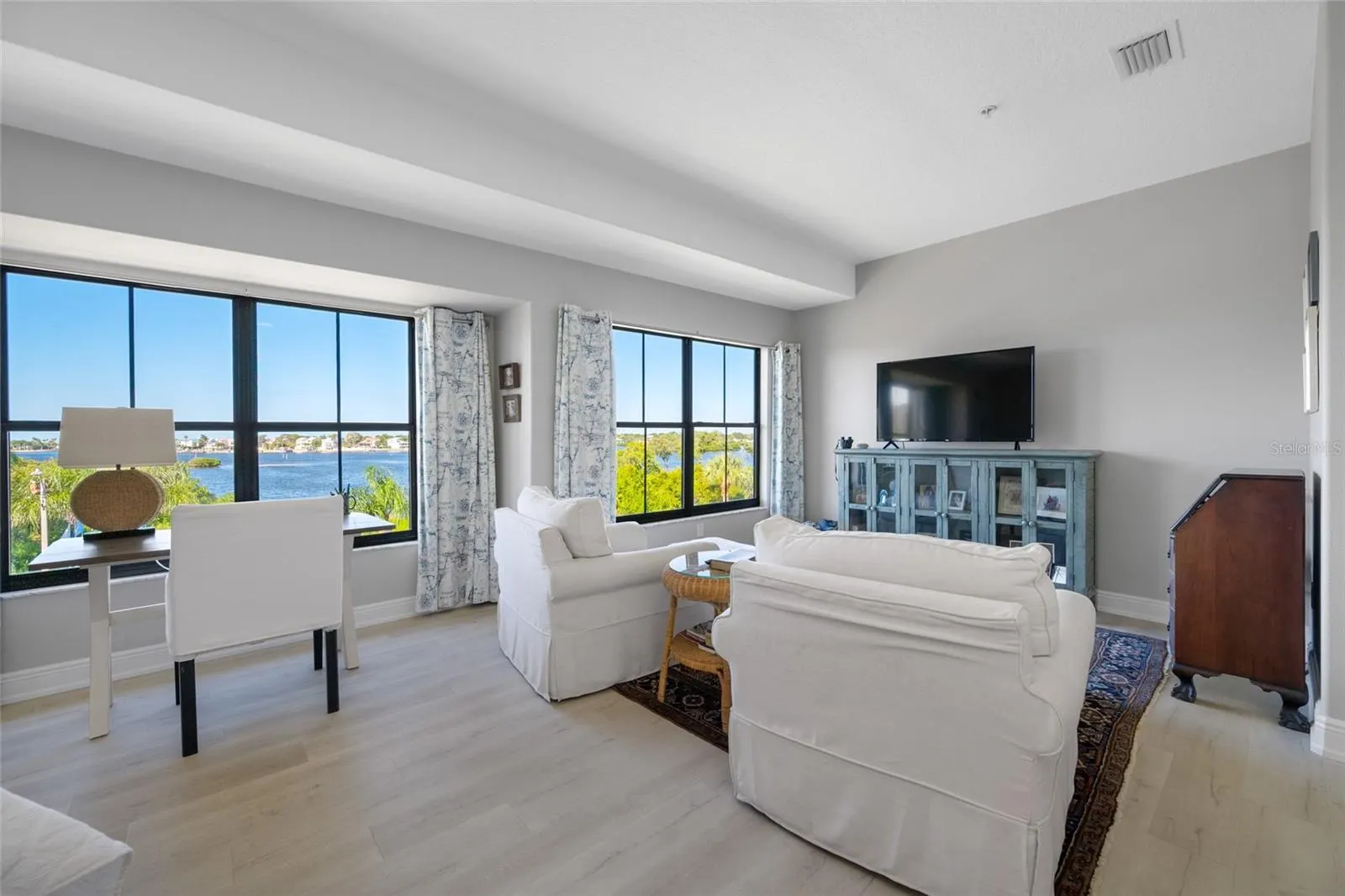 580 BELLA LOOP