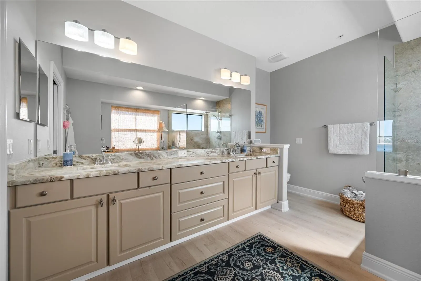 580 BELLA LOOP
