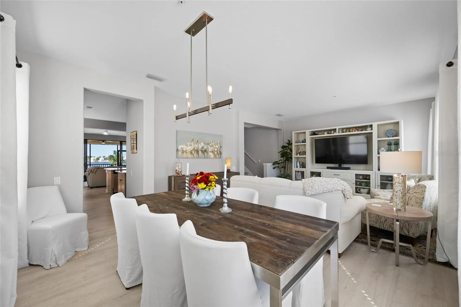 580 BELLA LOOP