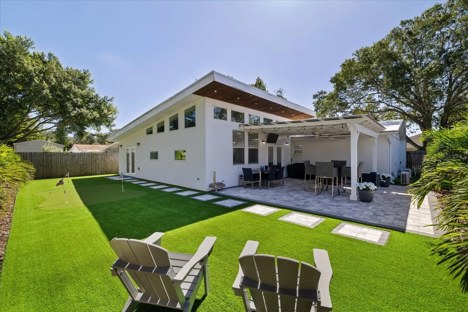 2905 W PAXTON AVE