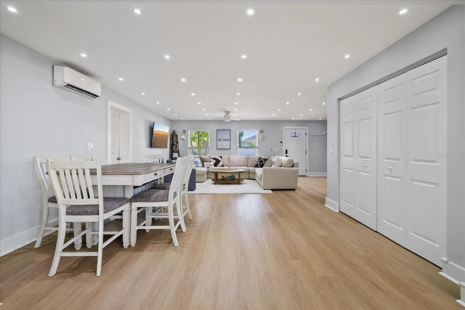 2905 W PAXTON AVE