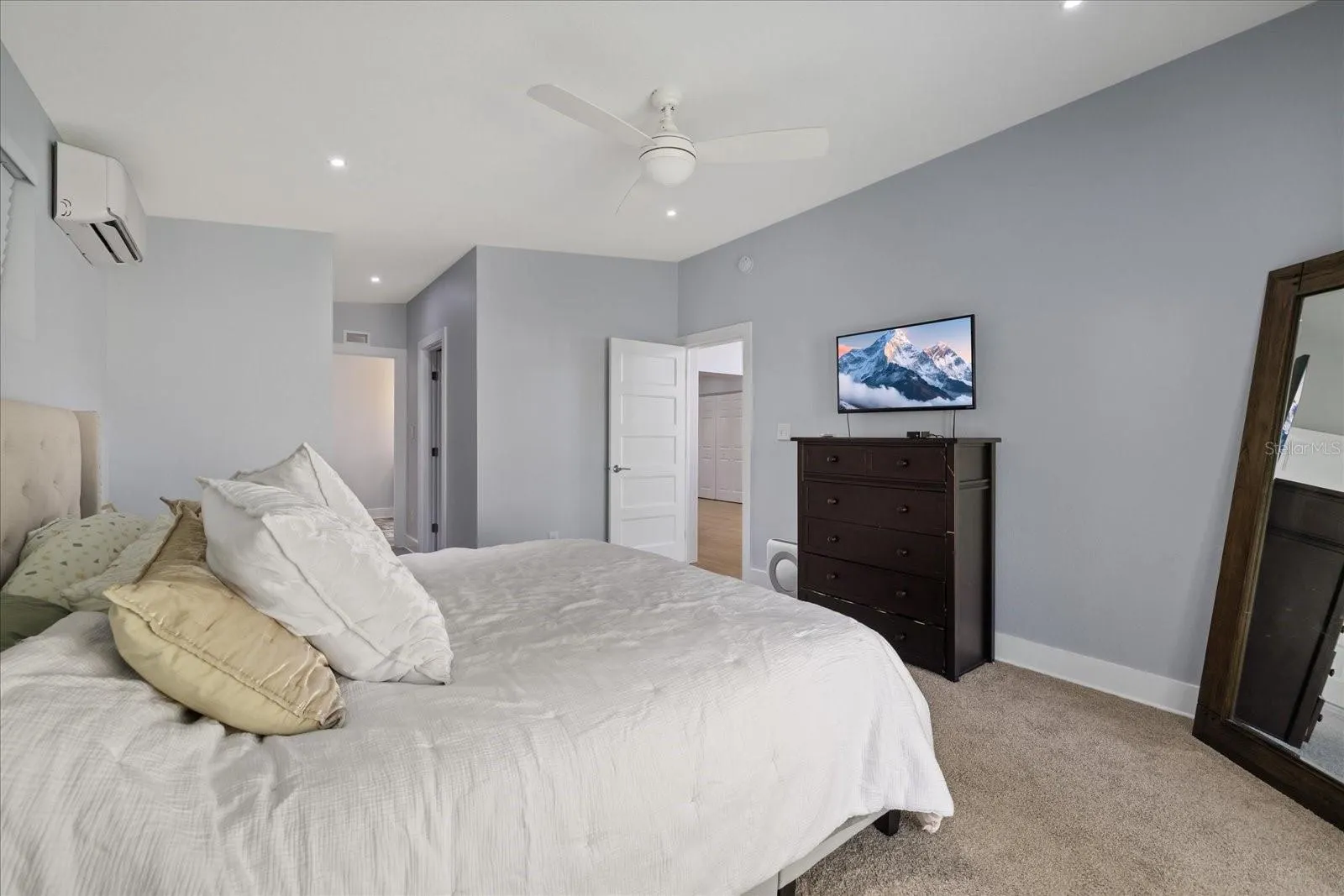 2905 W PAXTON AVE