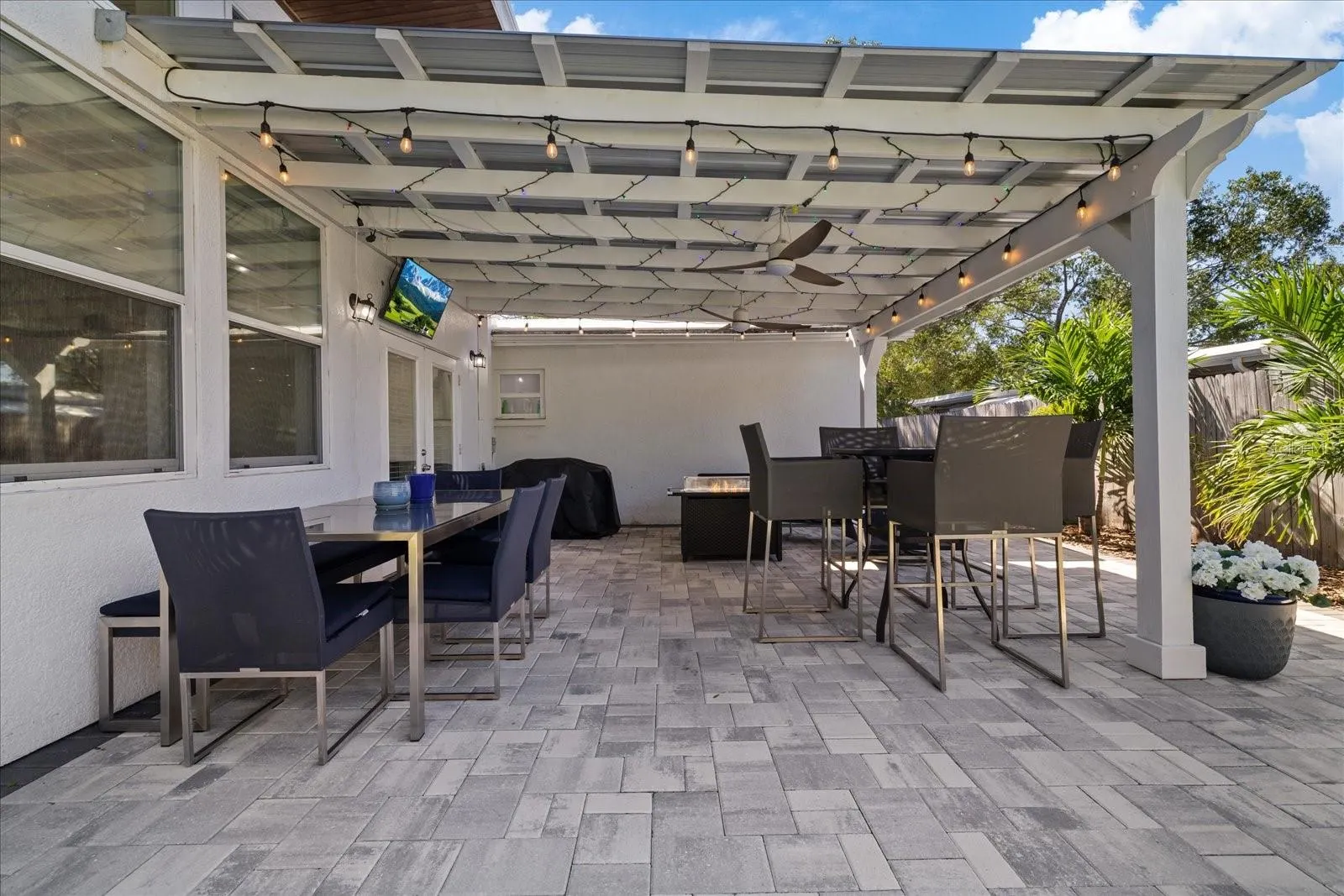 2905 W PAXTON AVE