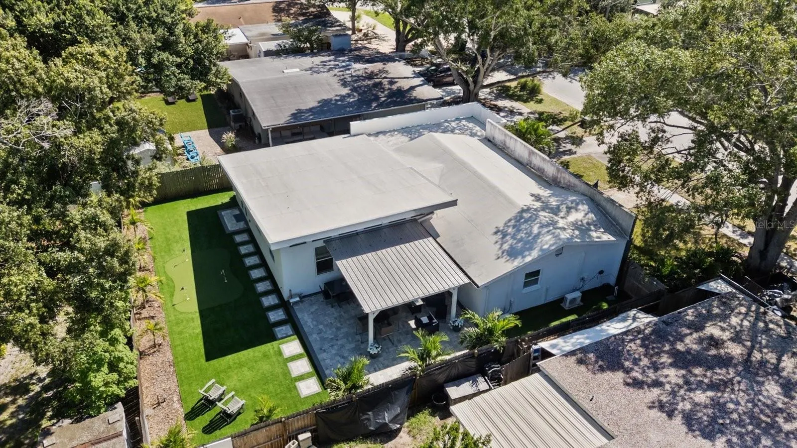 2905 W PAXTON AVE