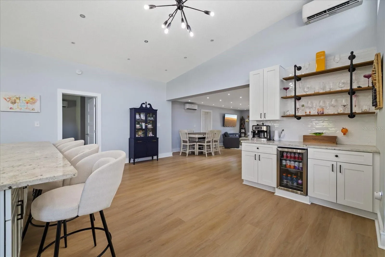 2905 W PAXTON AVE