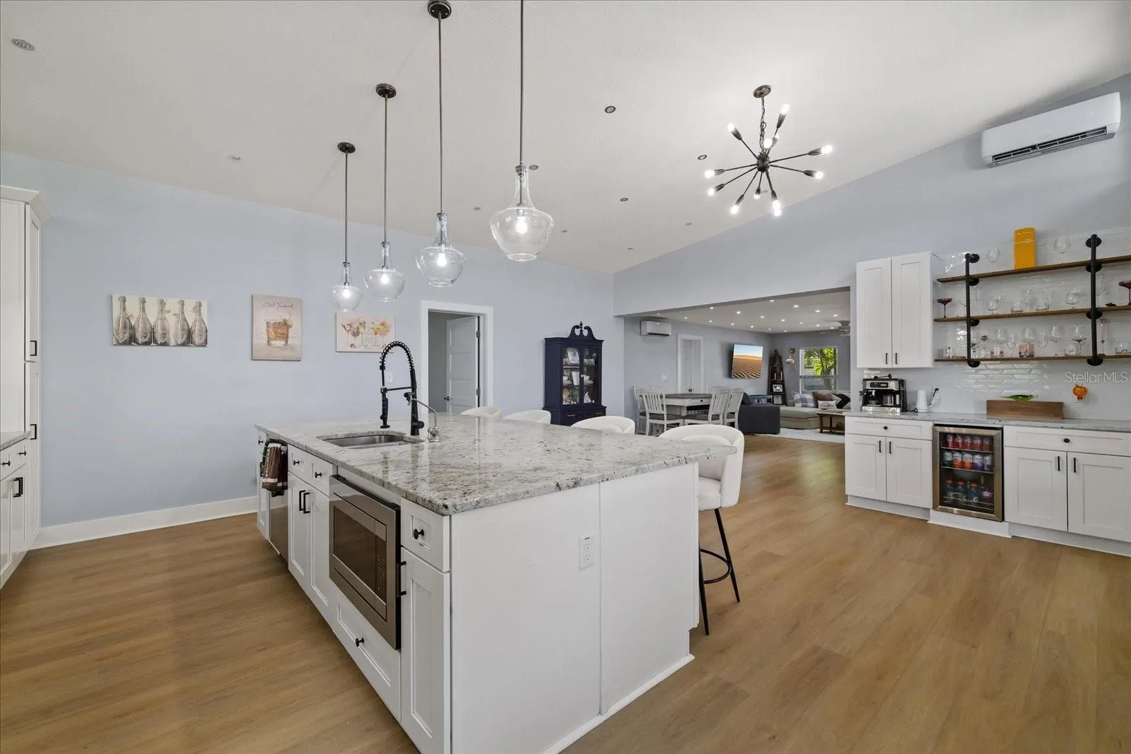 2905 W PAXTON AVE