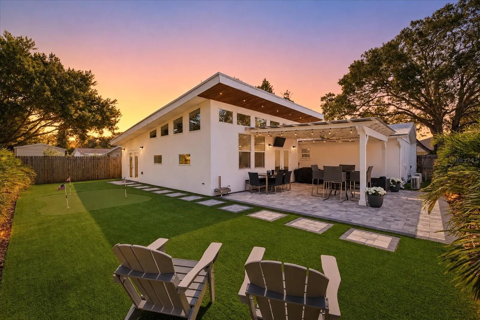 2905 W PAXTON AVE