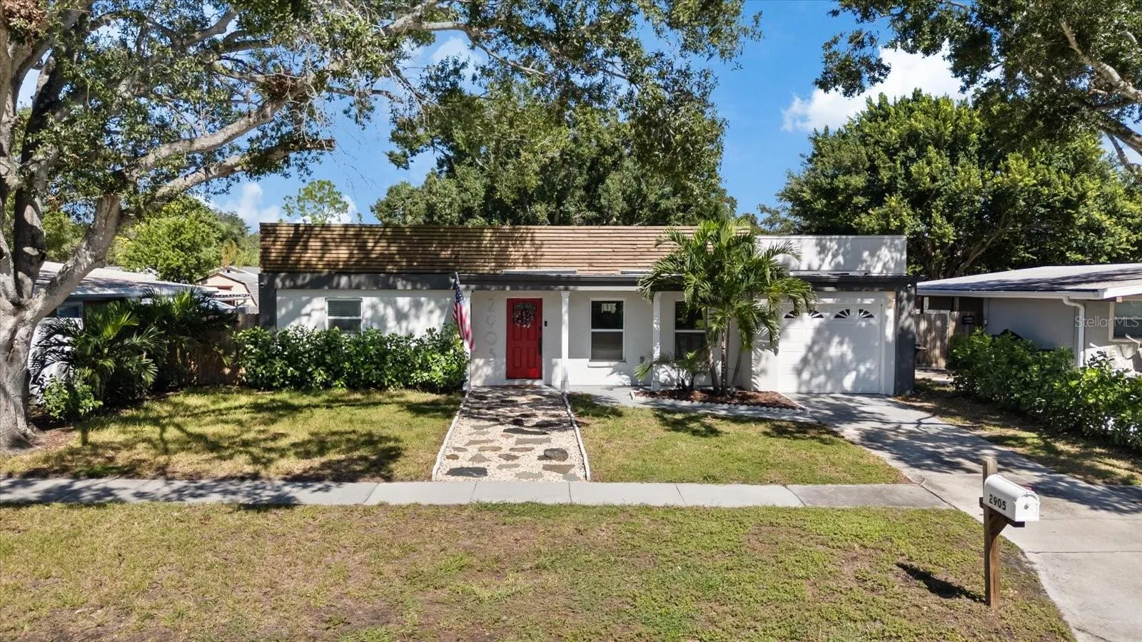 2905 W PAXTON AVE