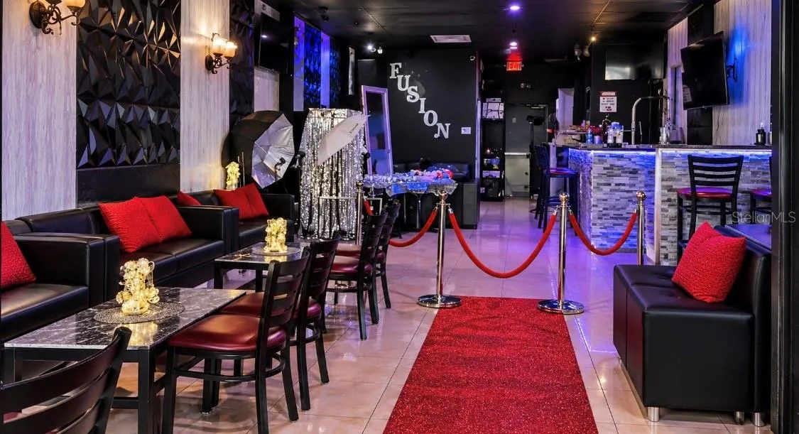 10038 CROSS CREEK BLVD